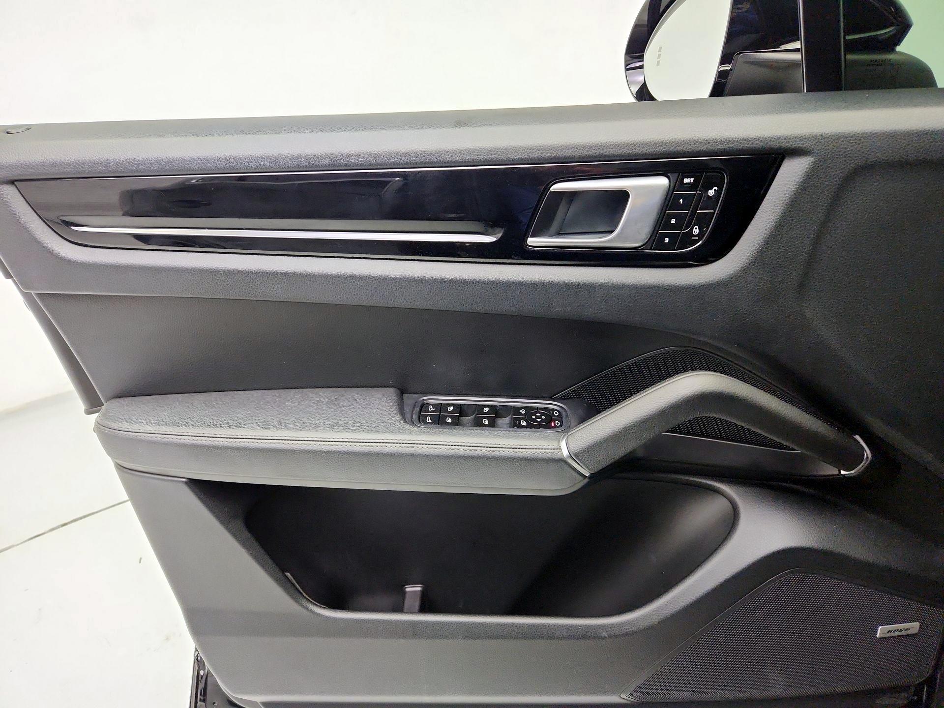 Thumbnail: 2019 Porsche Cayenne - 12