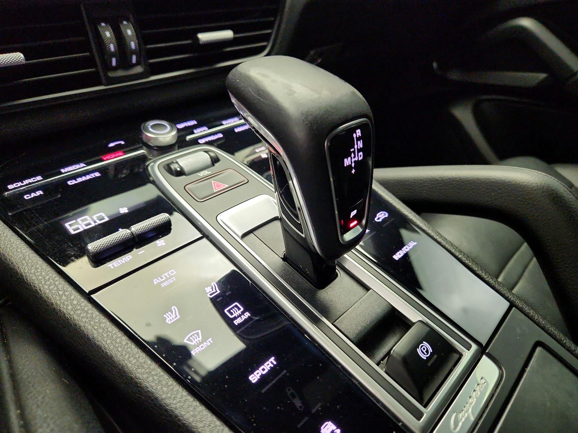 Thumbnail: 2019 Porsche Cayenne - 18