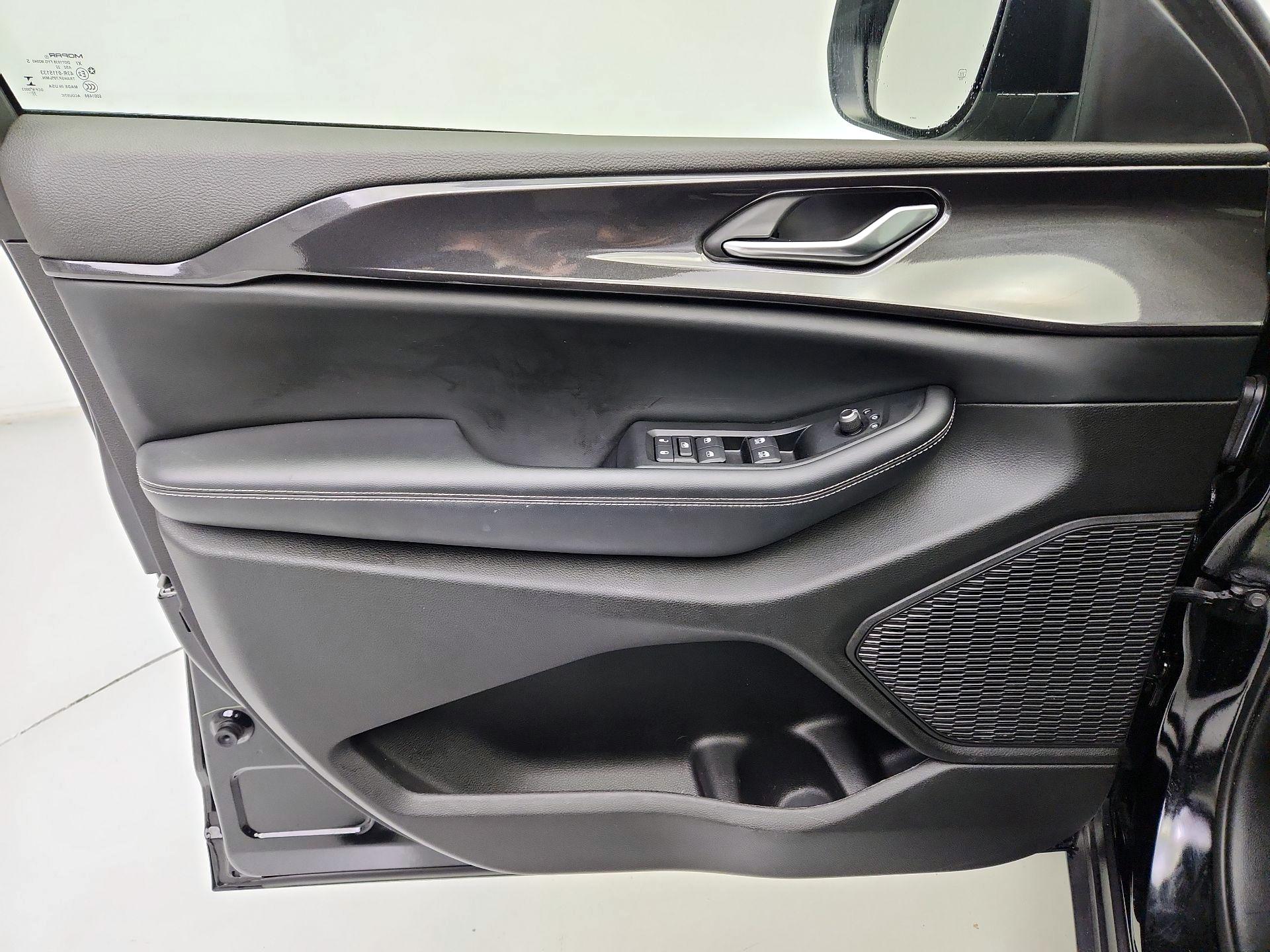 Thumbnail: 2023 Jeep Grand Cherokee - 12