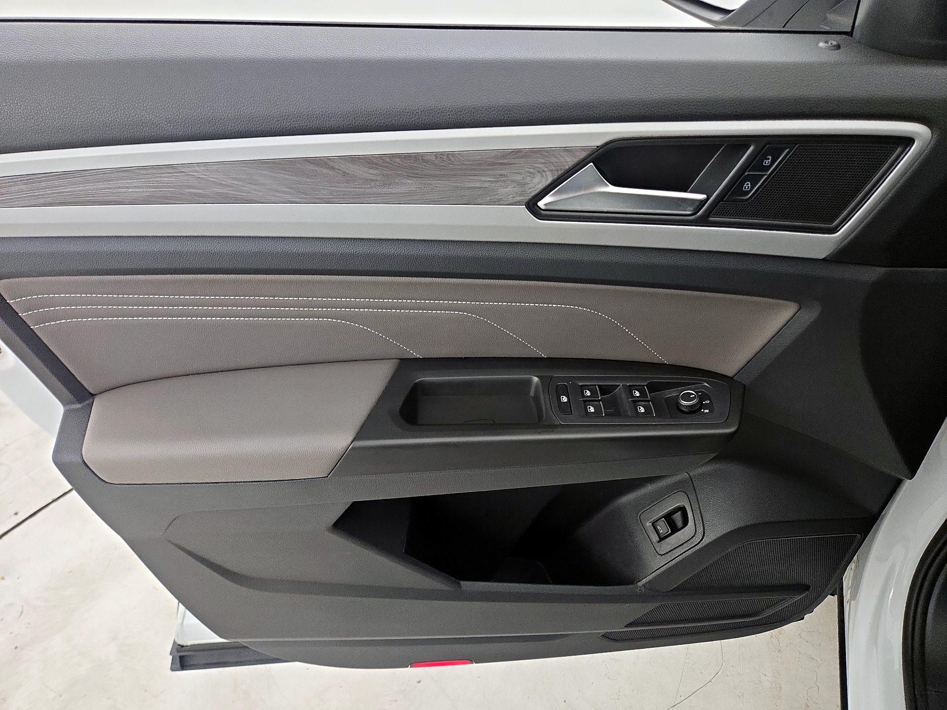 Thumbnail: 2022 Volkswagen Atlas - 12