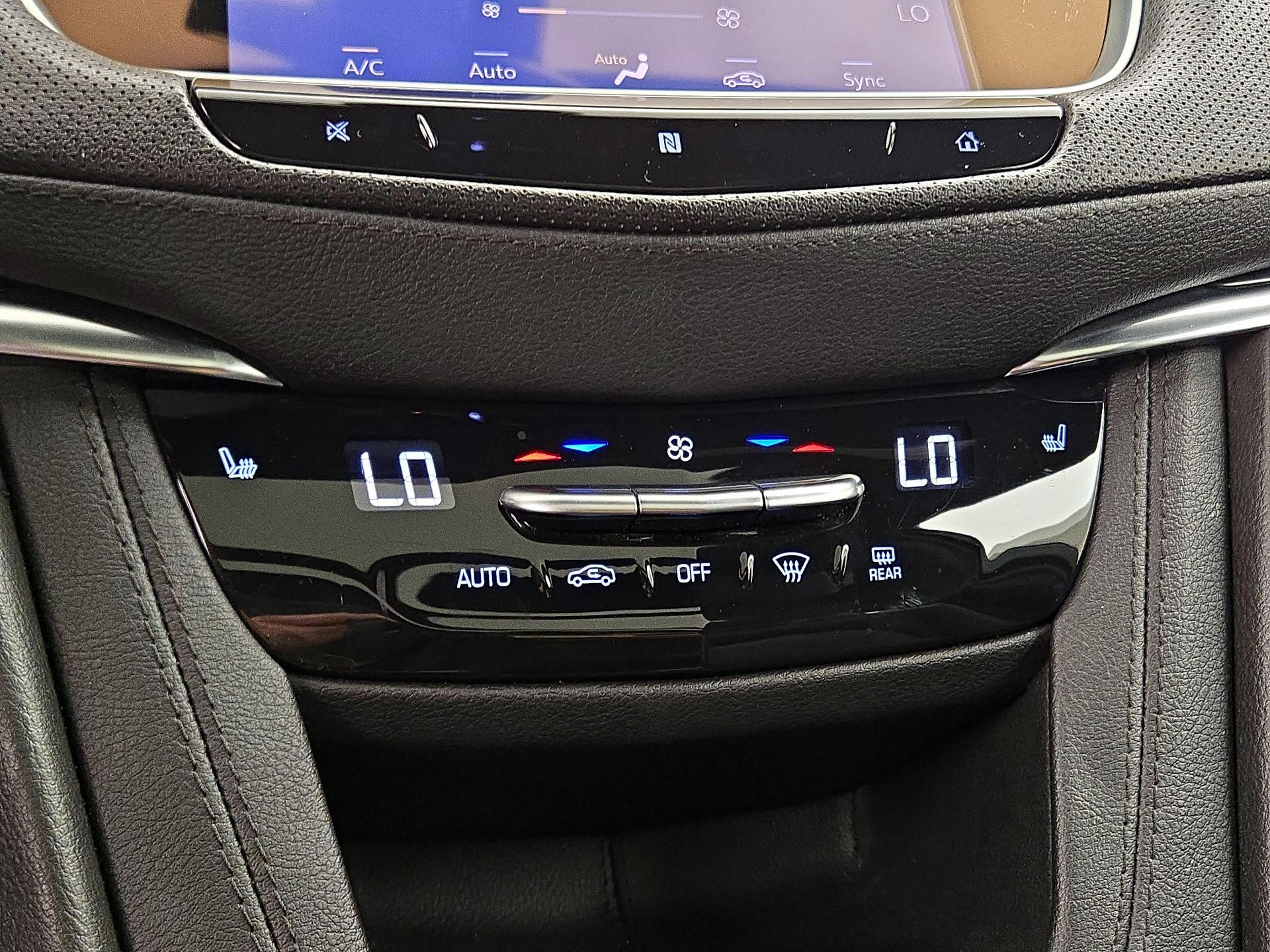 Thumbnail: 2021 Cadillac XT5 - 16