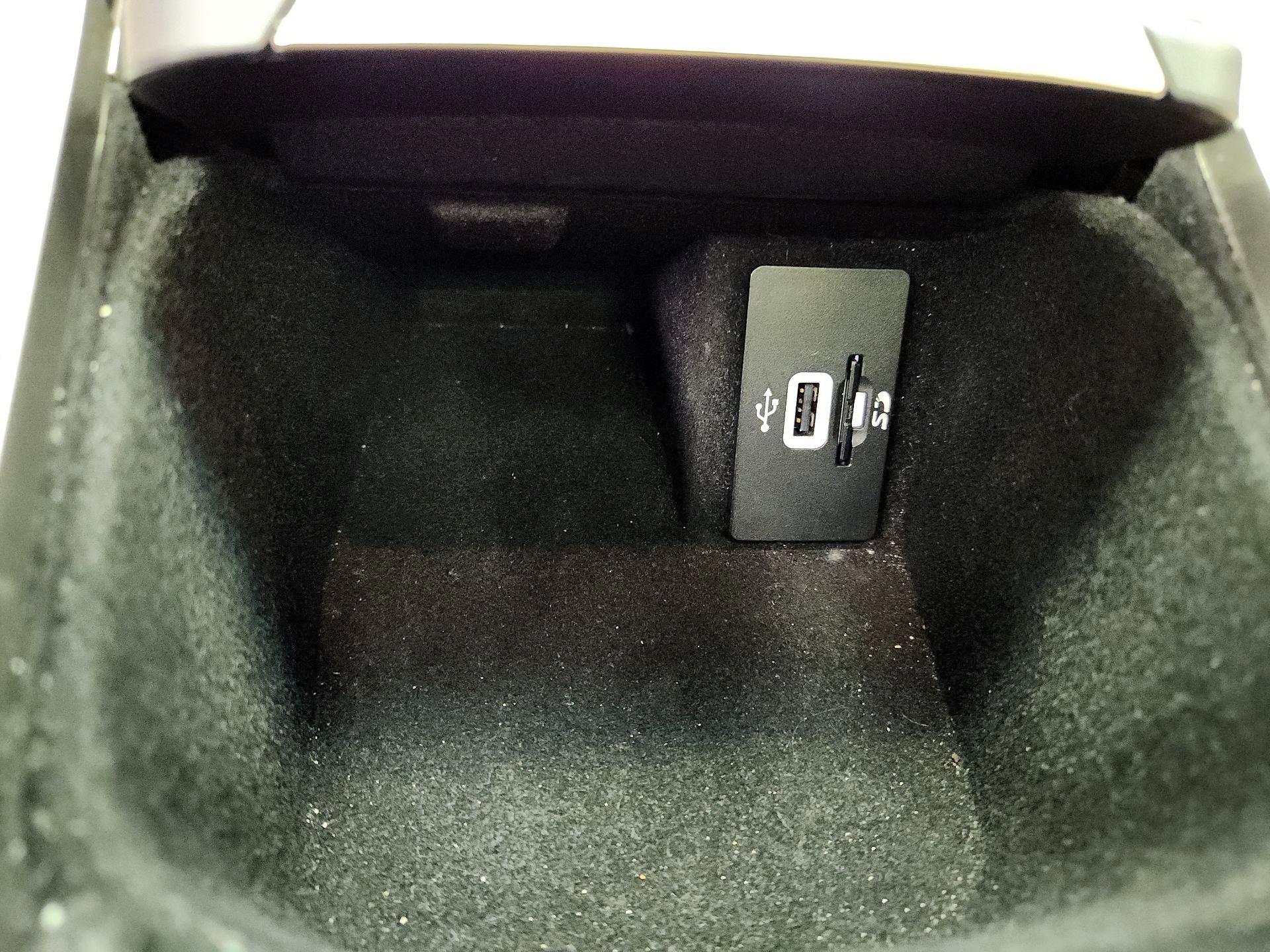 Thumbnail: 2016 Lincoln MKX - 19