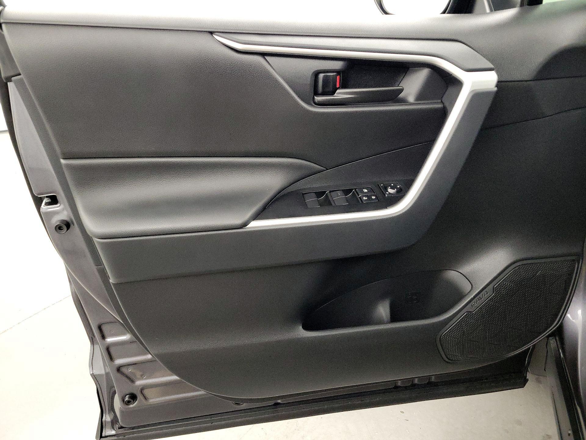 Thumbnail: 2025 Toyota RAV4 - 12