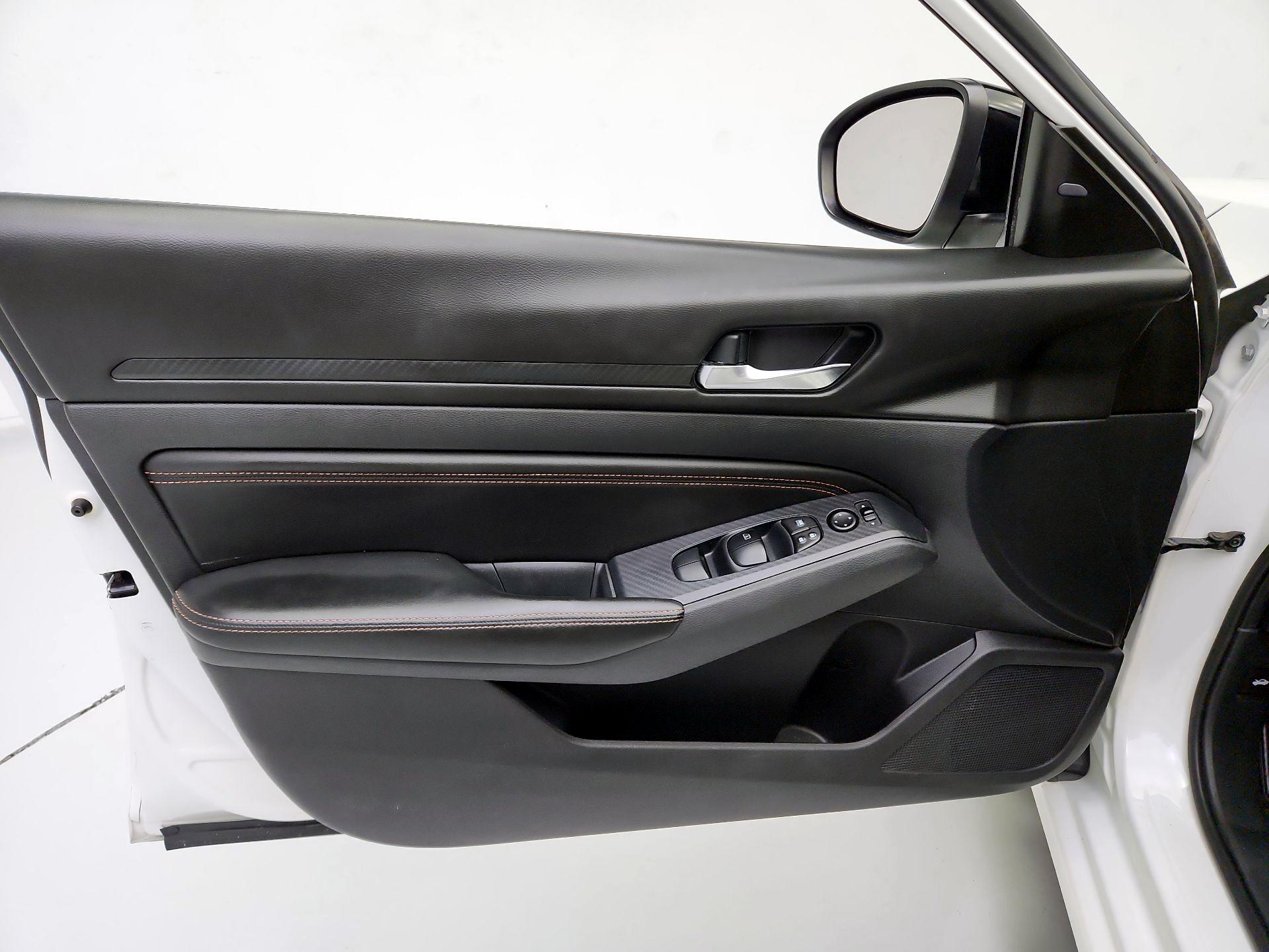 Thumbnail: 2019 Nissan Altima - 12