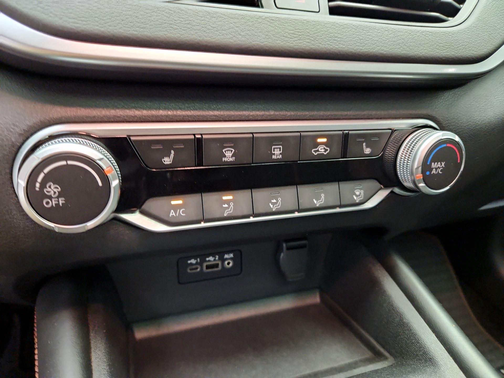 Thumbnail: 2019 Nissan Altima - 16