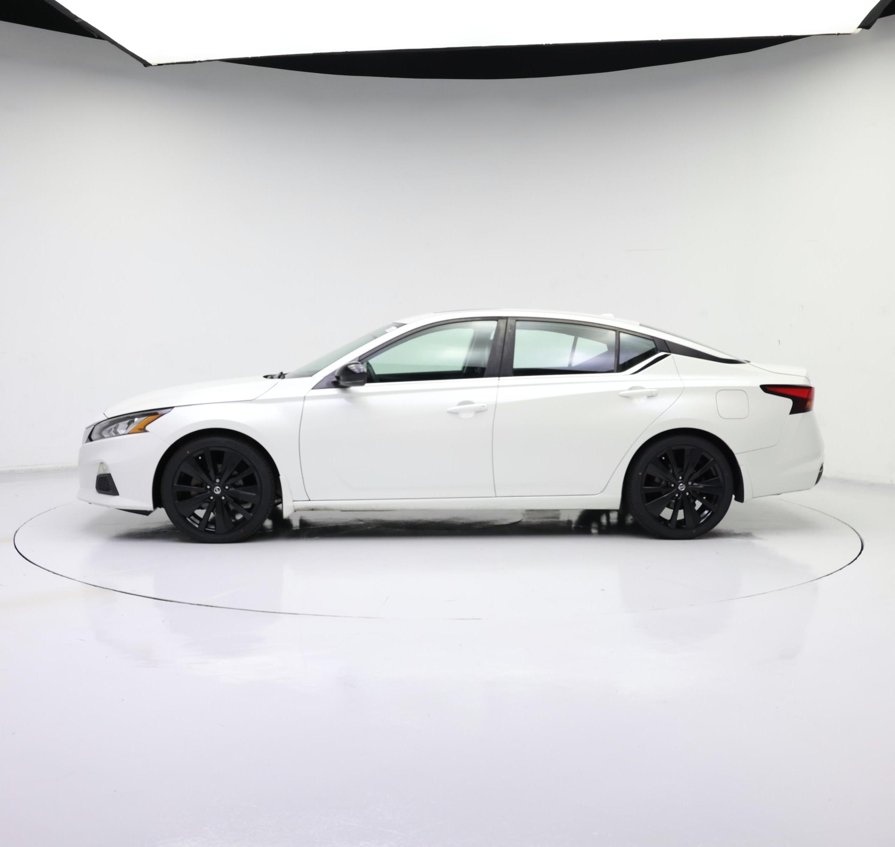 Thumbnail: 2019 Nissan Altima - 3