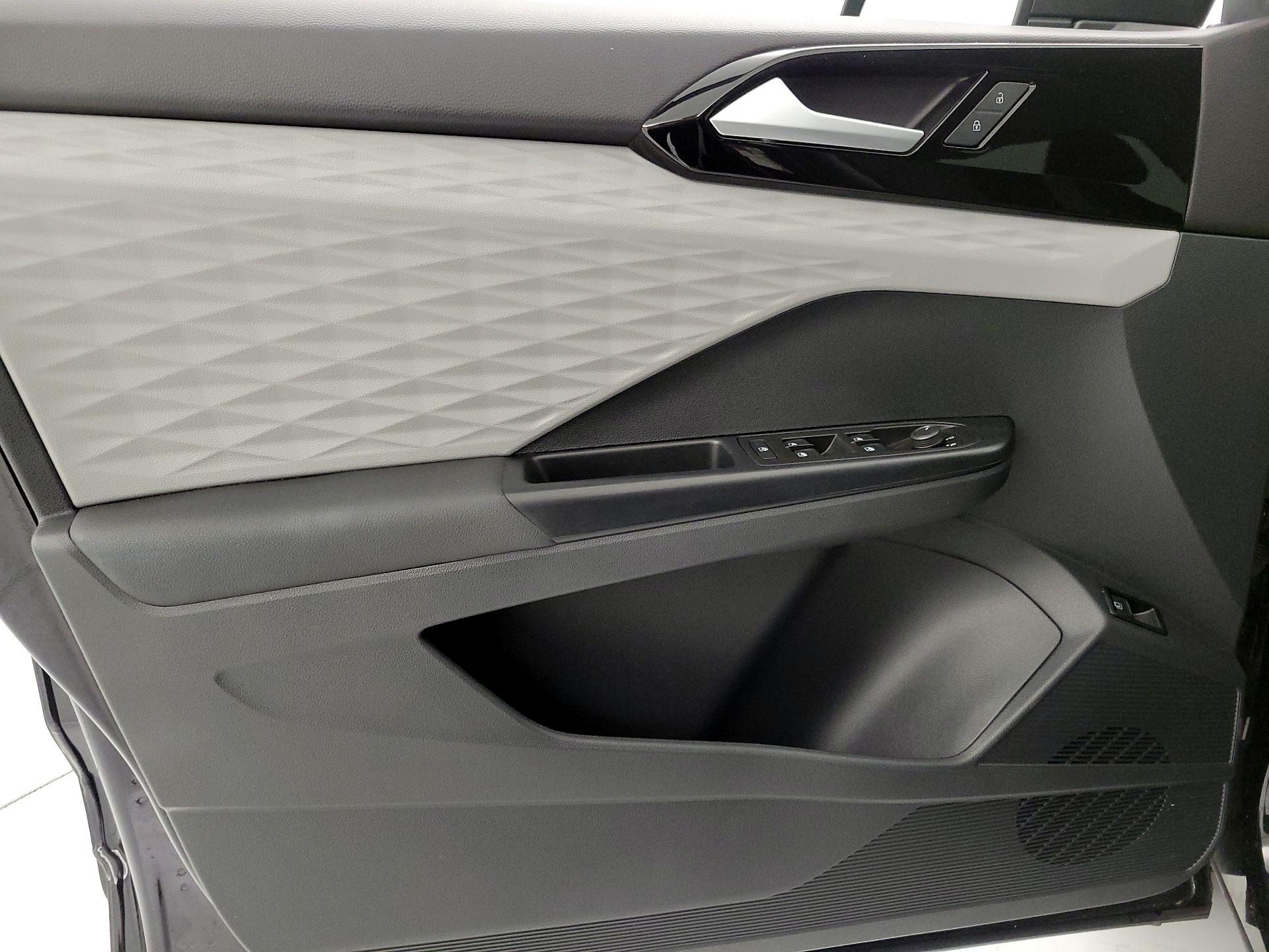 Thumbnail: 2023 Volkswagen Taos - 12