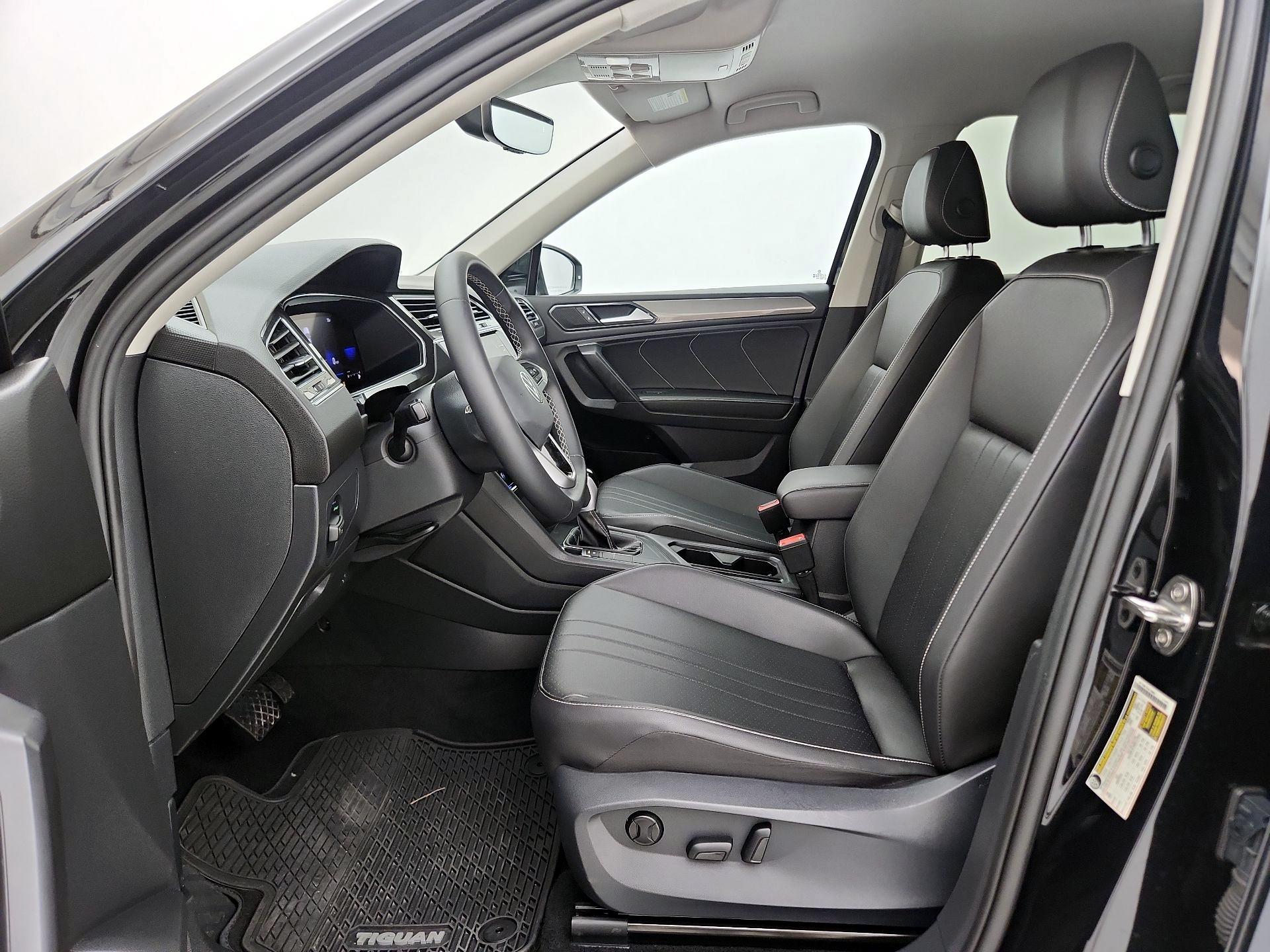 Thumbnail: 2023 Volkswagen Tiguan - 11