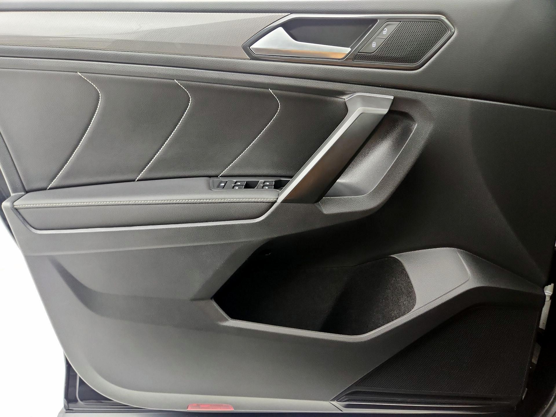 Thumbnail: 2023 Volkswagen Tiguan - 12