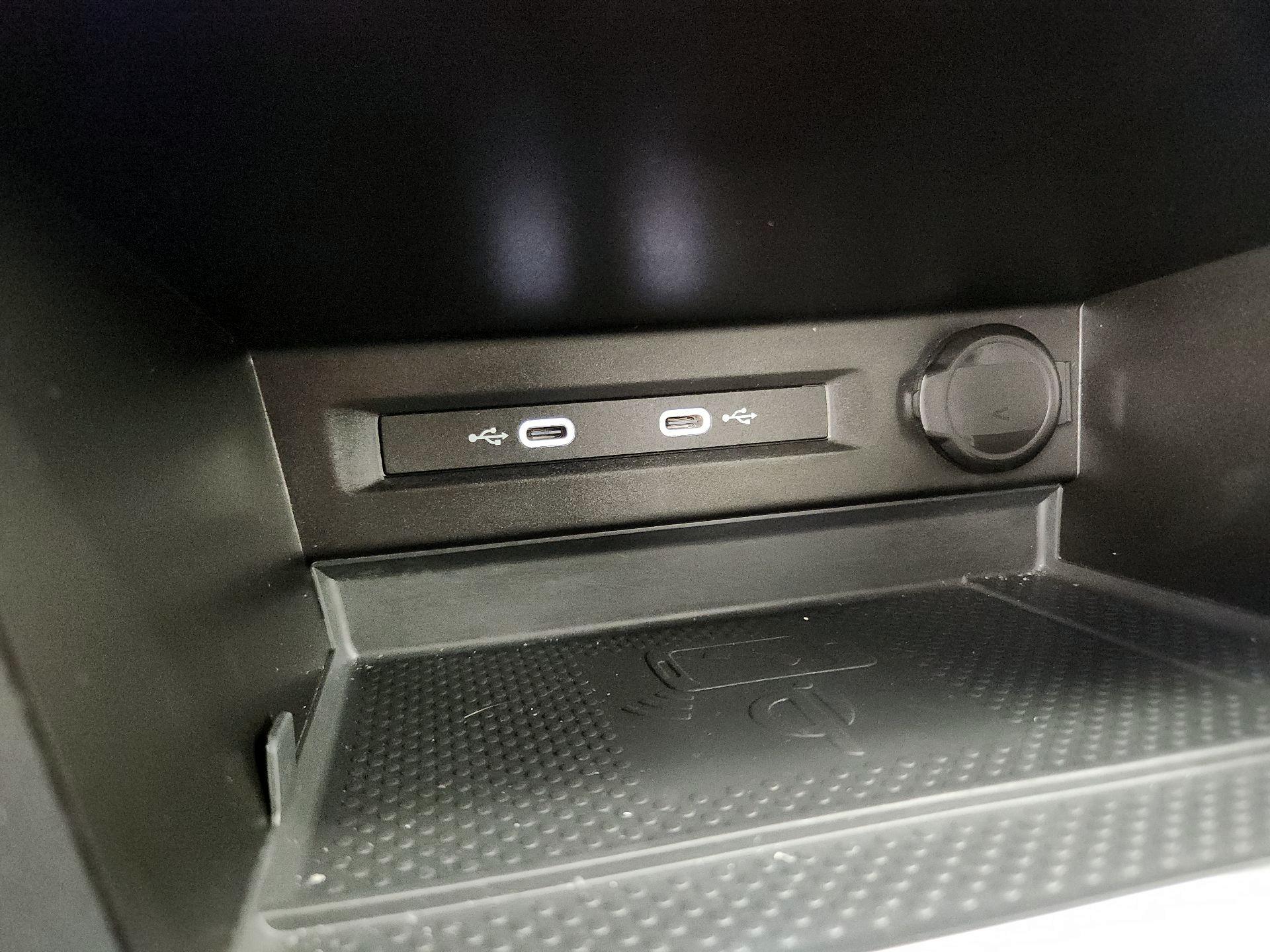 Thumbnail: 2023 Volkswagen Tiguan - 18