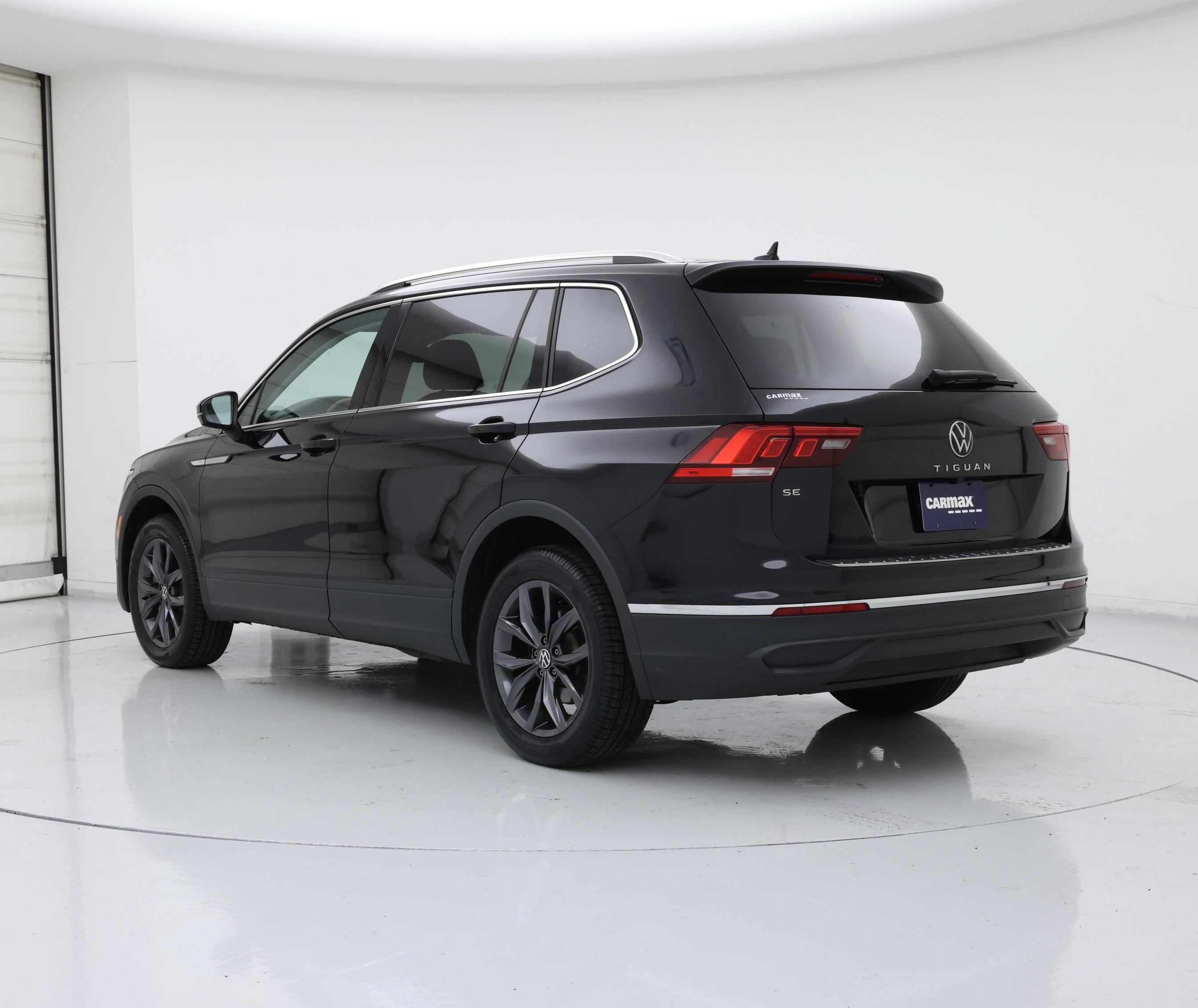 Thumbnail: 2023 Volkswagen Tiguan - 2