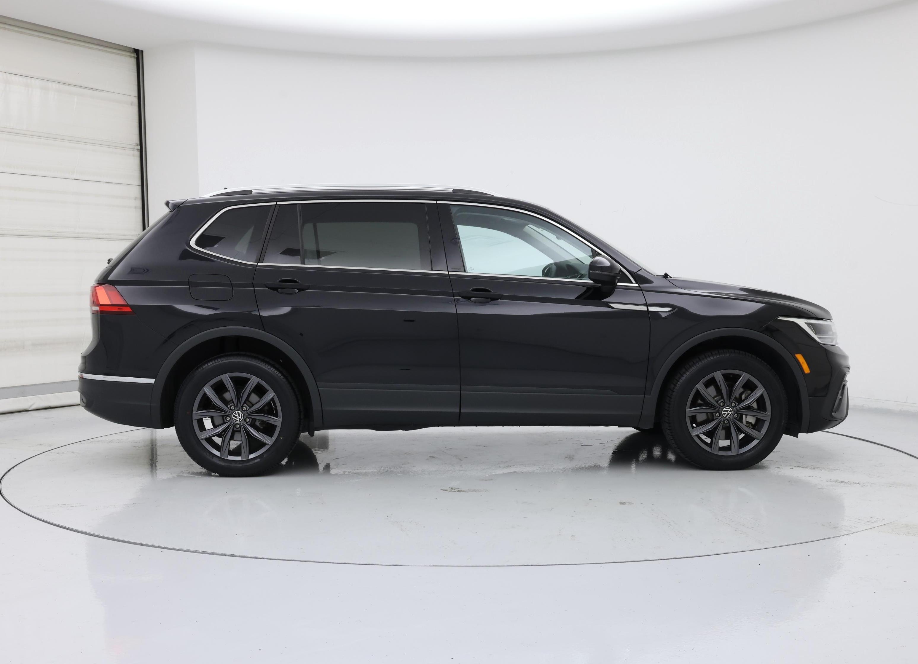 Thumbnail: 2023 Volkswagen Tiguan - 7