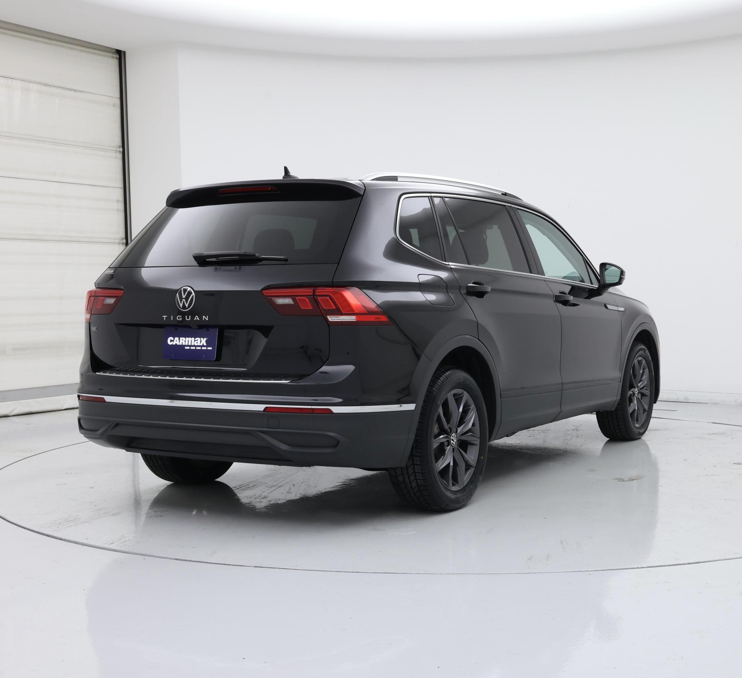 Thumbnail: 2023 Volkswagen Tiguan - 8