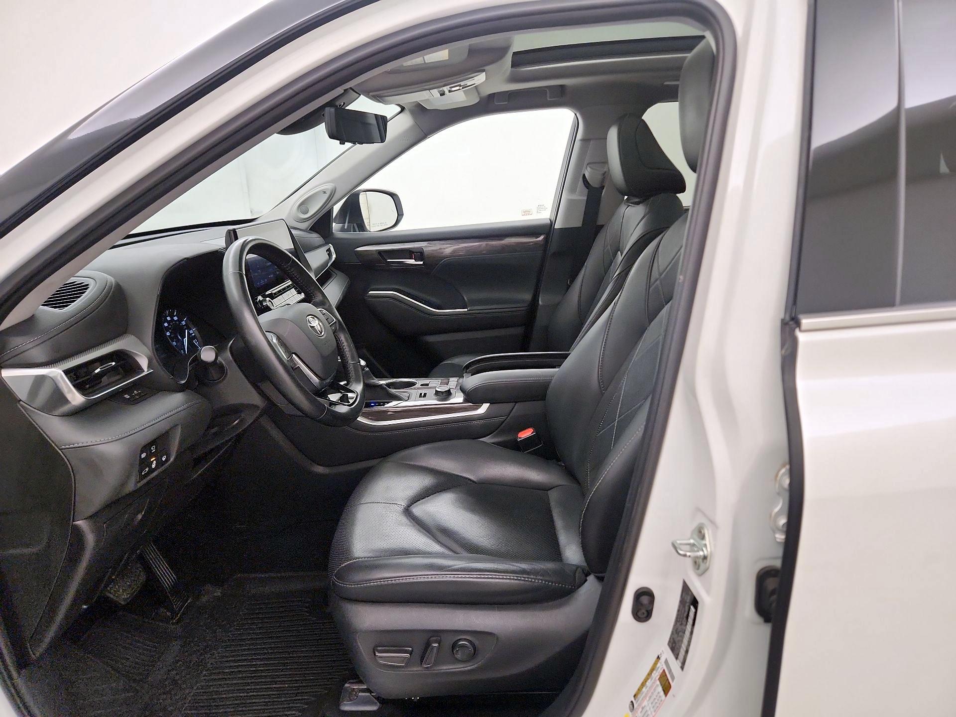 Thumbnail: 2020 Toyota Highlander - 11