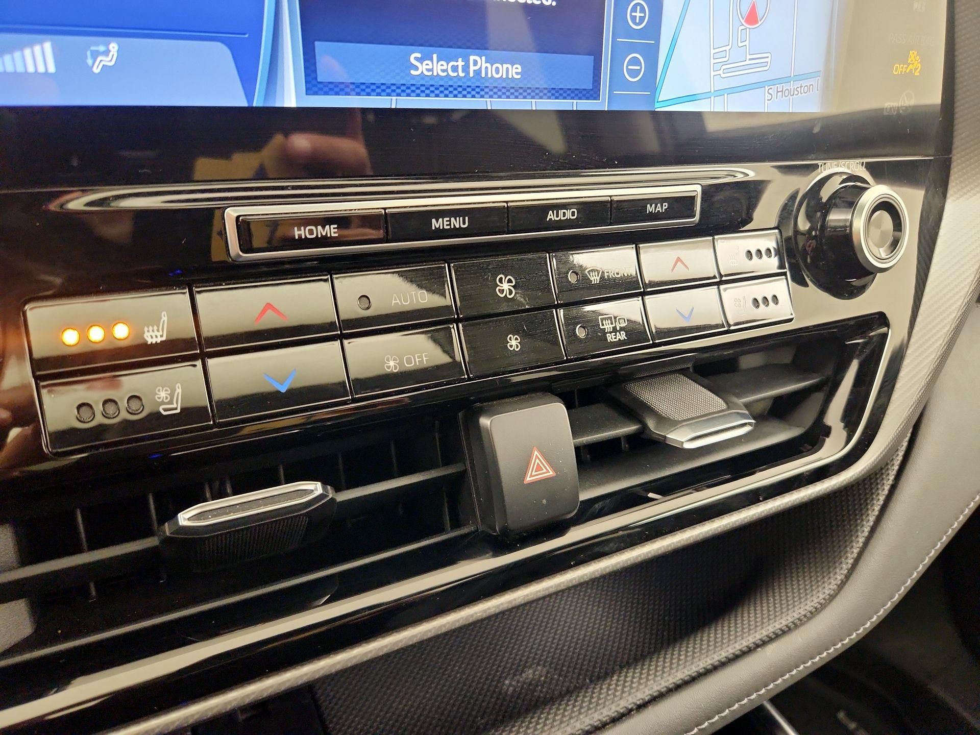 Thumbnail: 2020 Toyota Highlander - 16