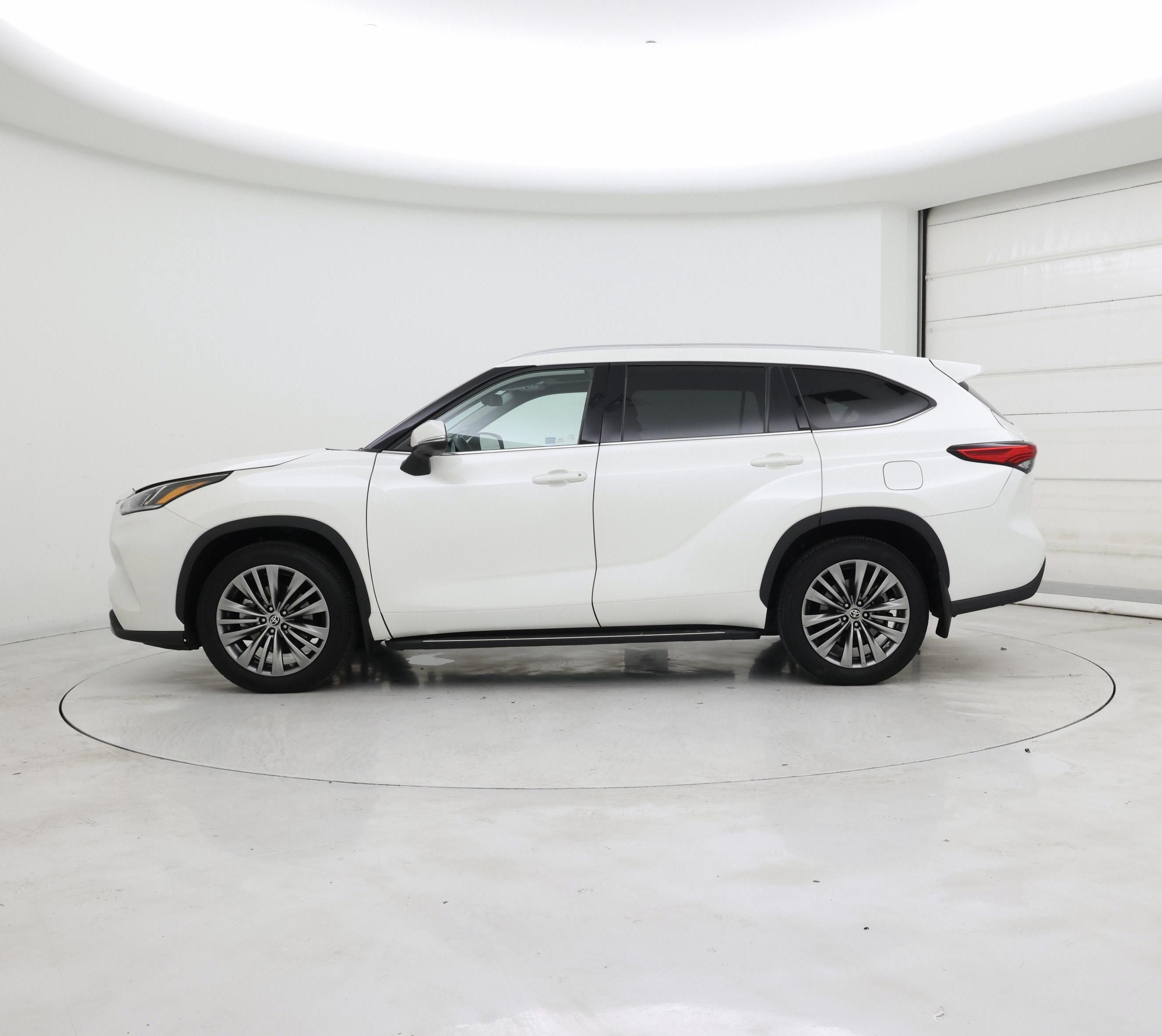 Thumbnail: 2020 Toyota Highlander - 3