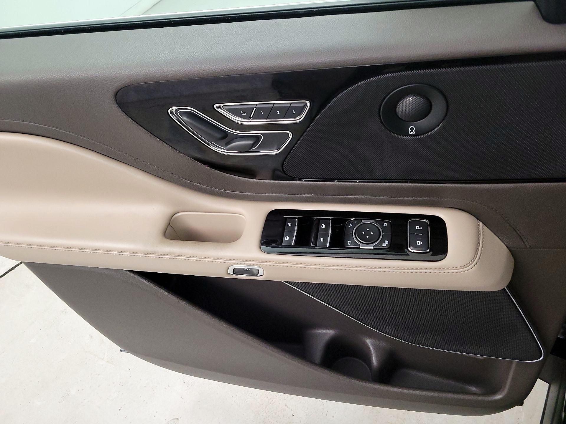 Thumbnail: 2022 Lincoln Aviator - 12