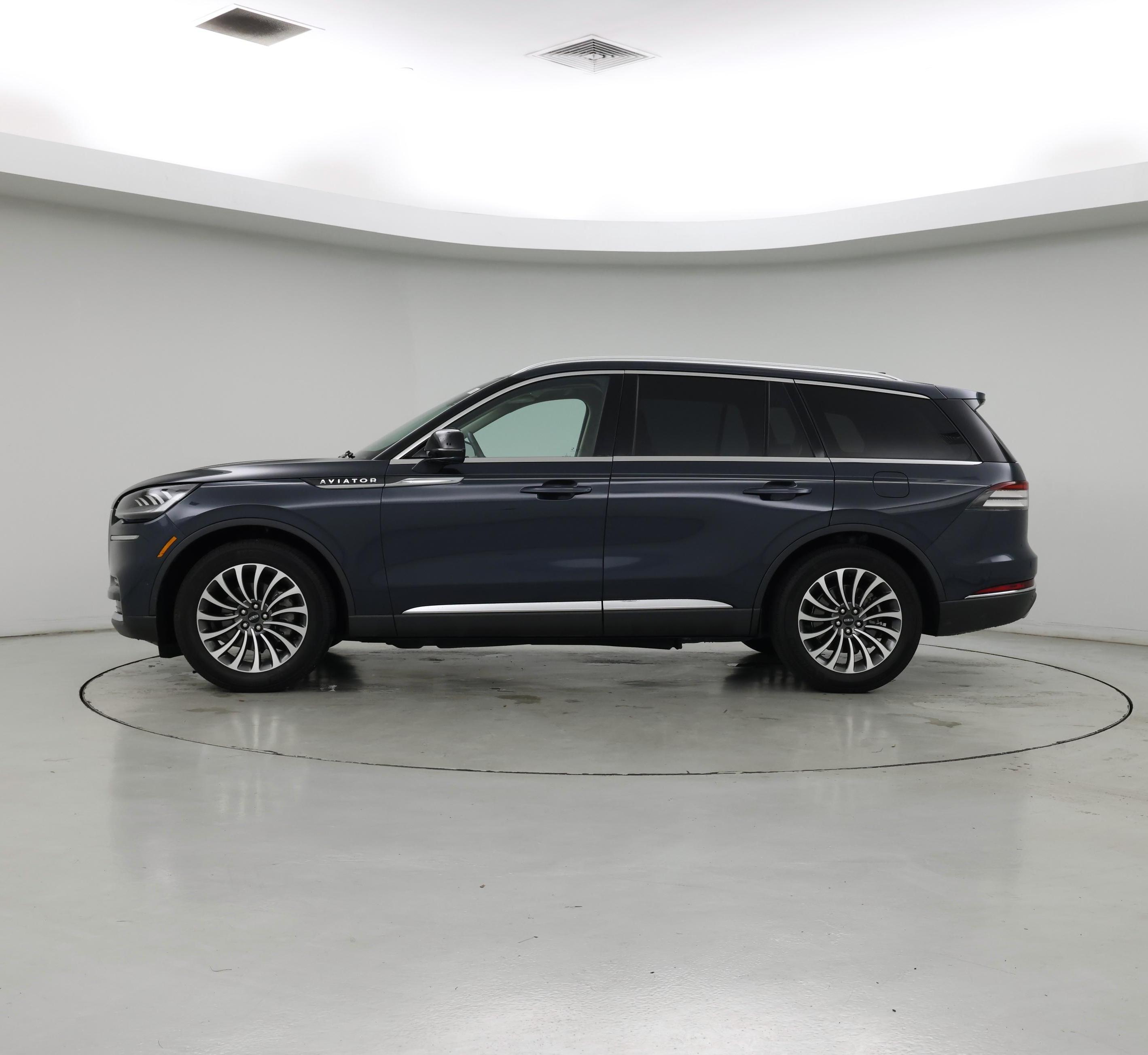 Thumbnail: 2022 Lincoln Aviator - 3