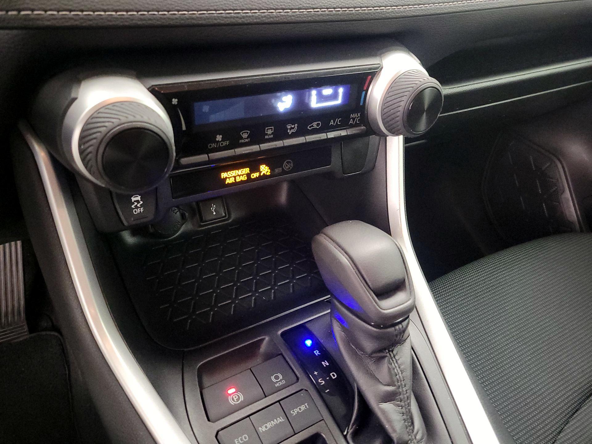 Thumbnail: 2020 Toyota RAV4 - 16