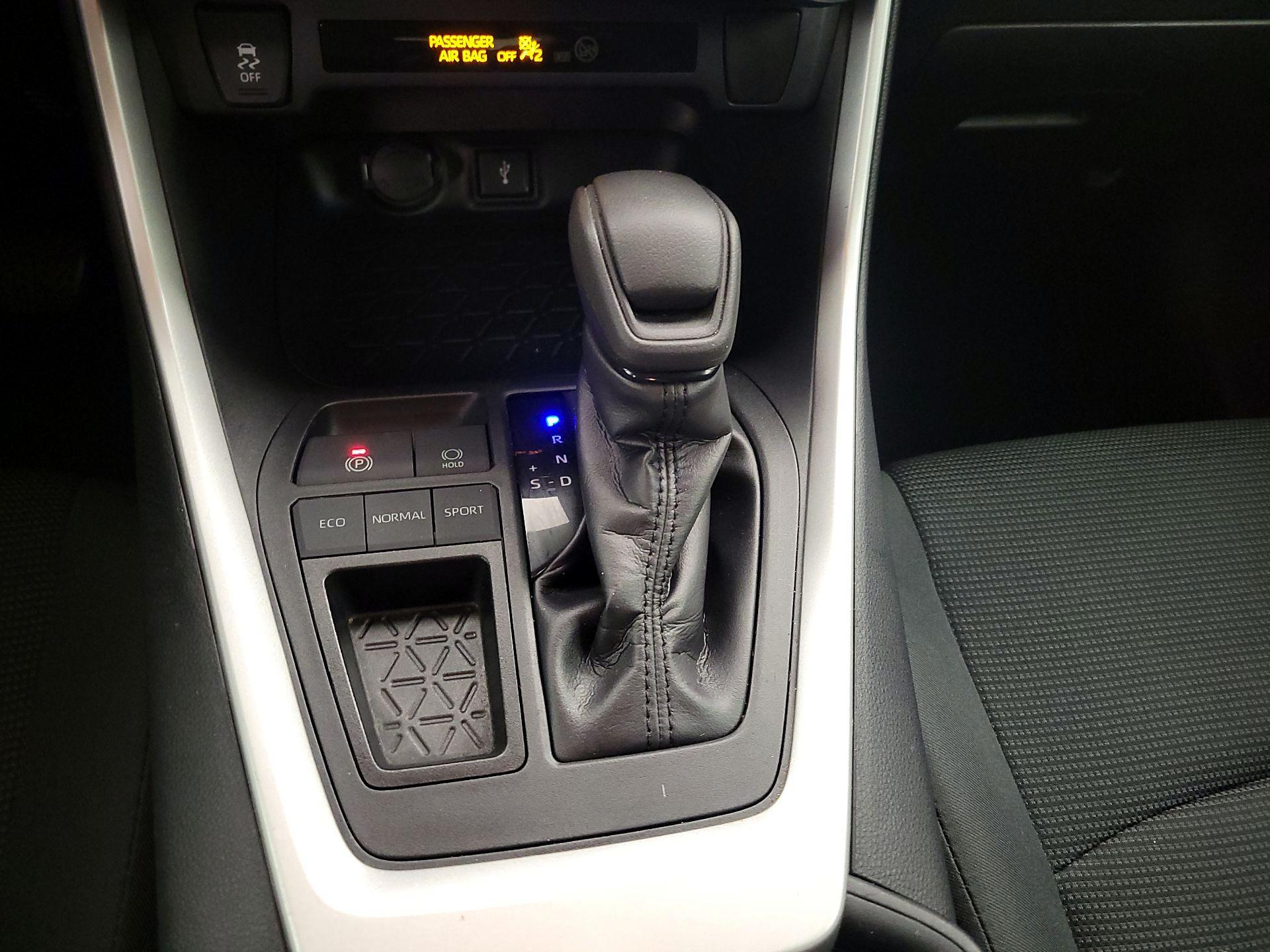 Thumbnail: 2020 Toyota RAV4 - 17