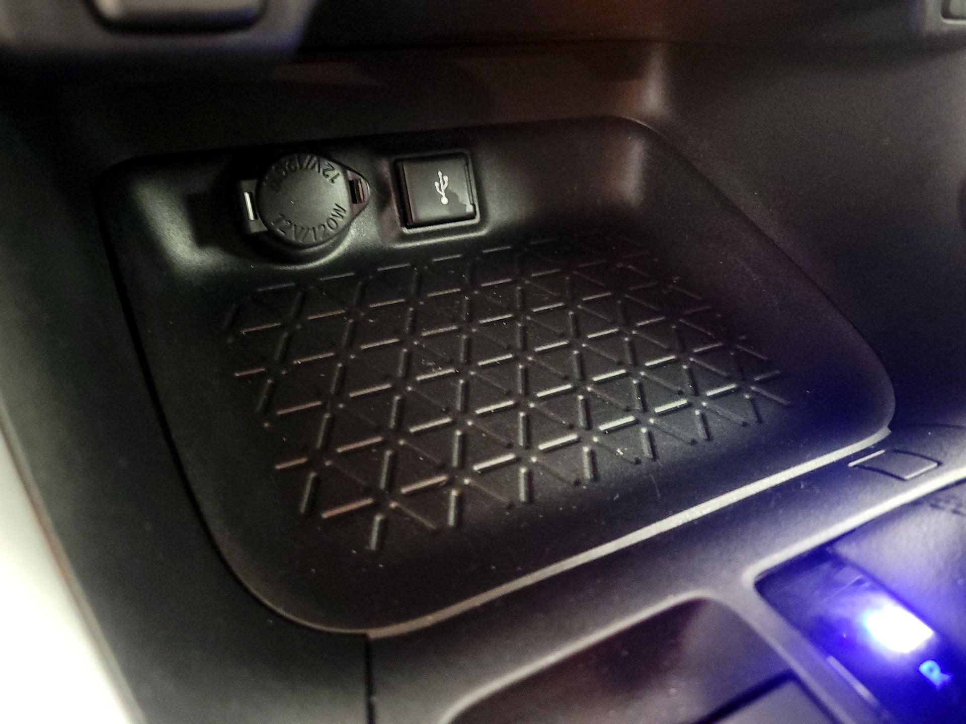 Thumbnail: 2020 Toyota RAV4 - 18