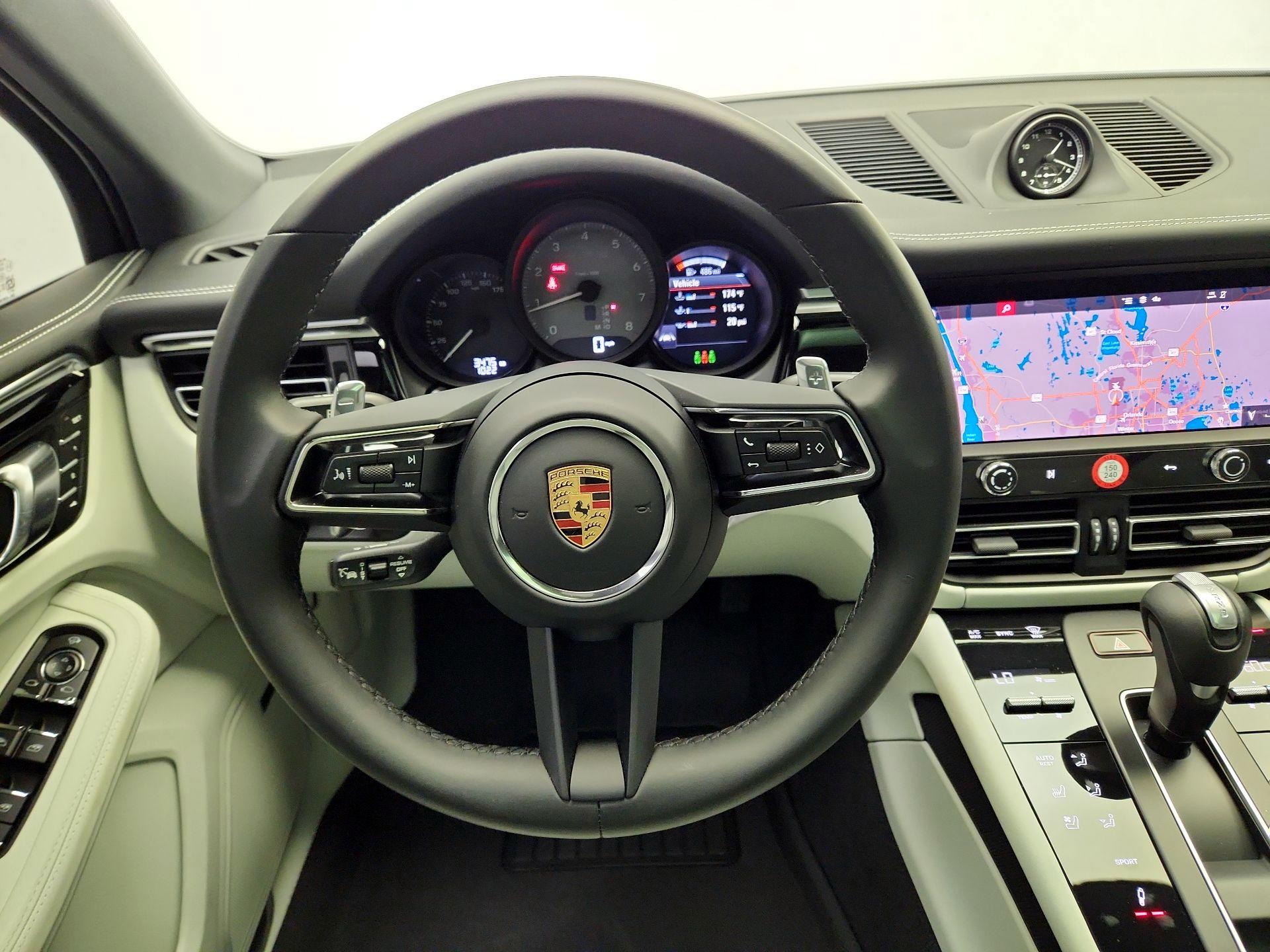 Thumbnail: 2024 Porsche Macan - 10