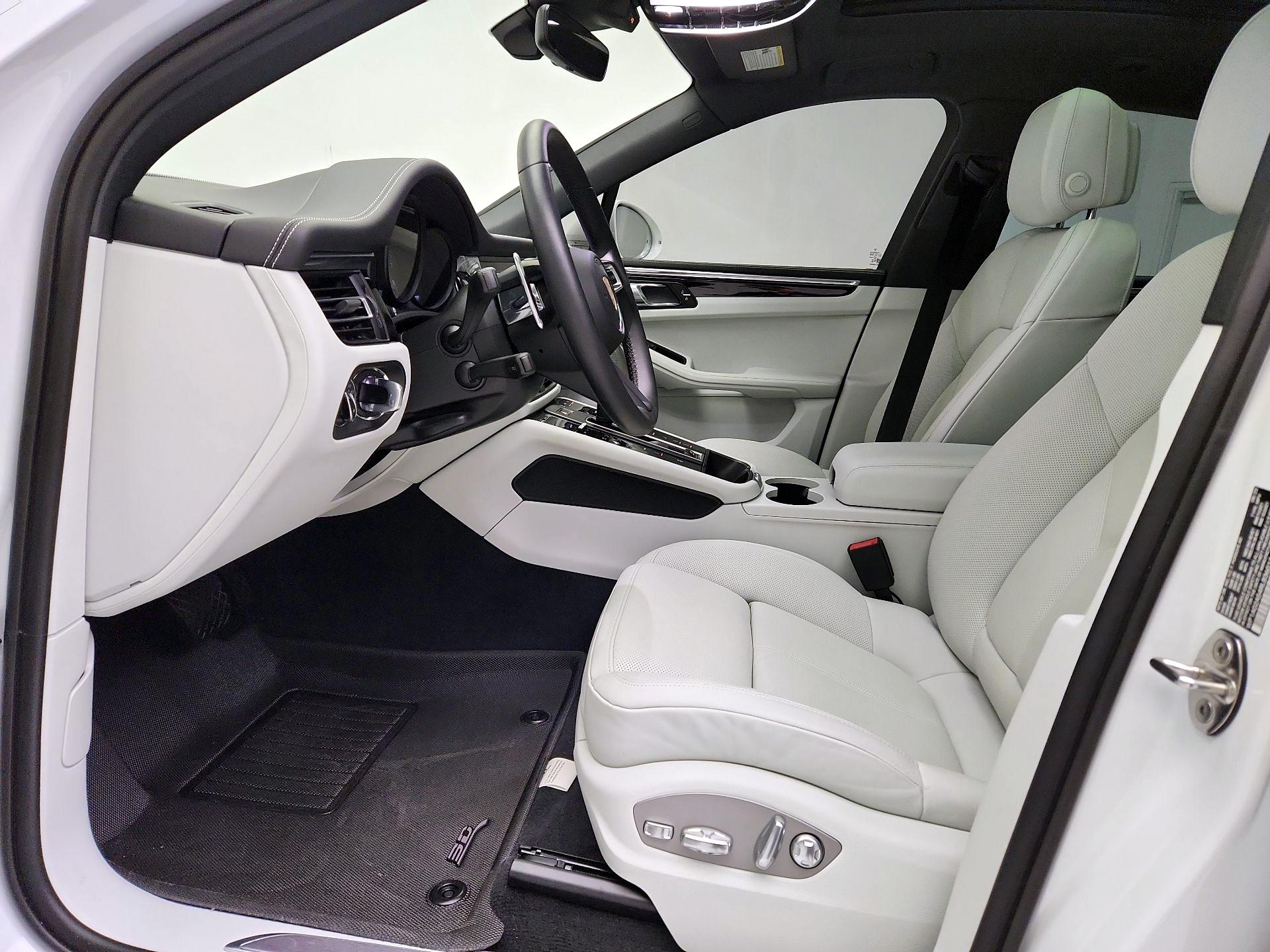 Thumbnail: 2024 Porsche Macan - 11