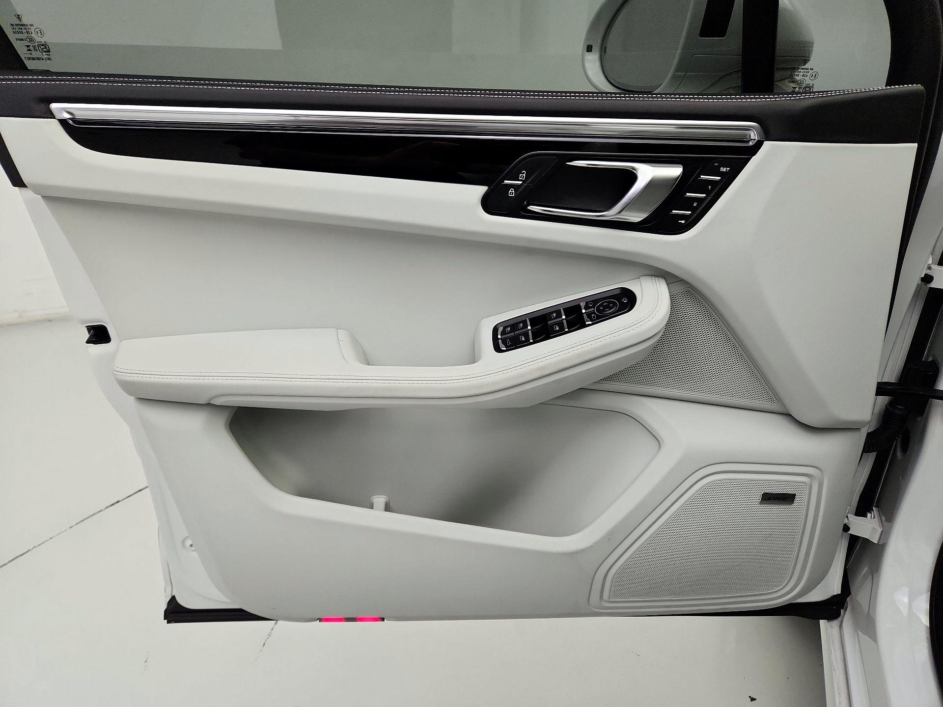 Thumbnail: 2024 Porsche Macan - 12