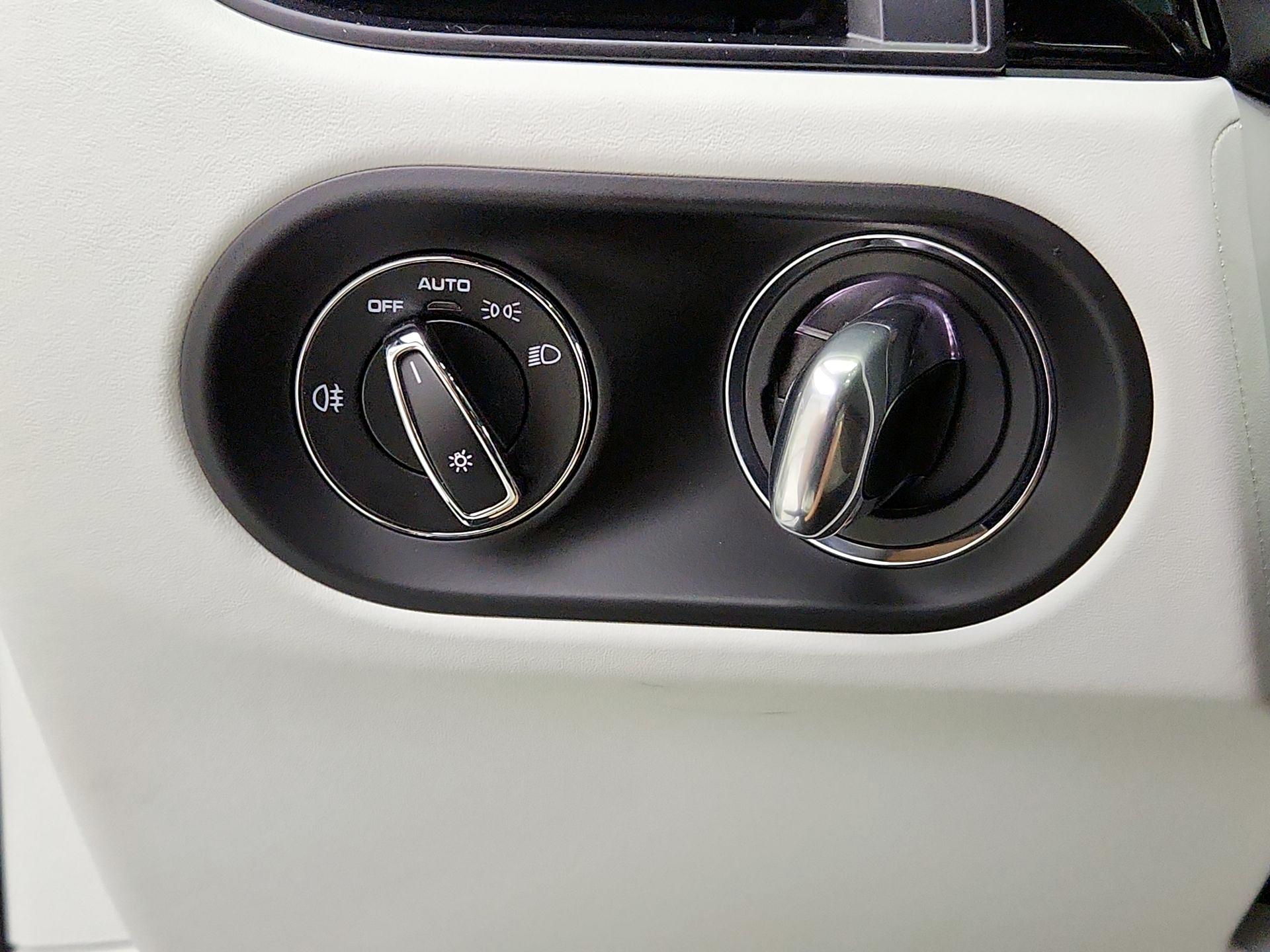 Thumbnail: 2024 Porsche Macan - 13