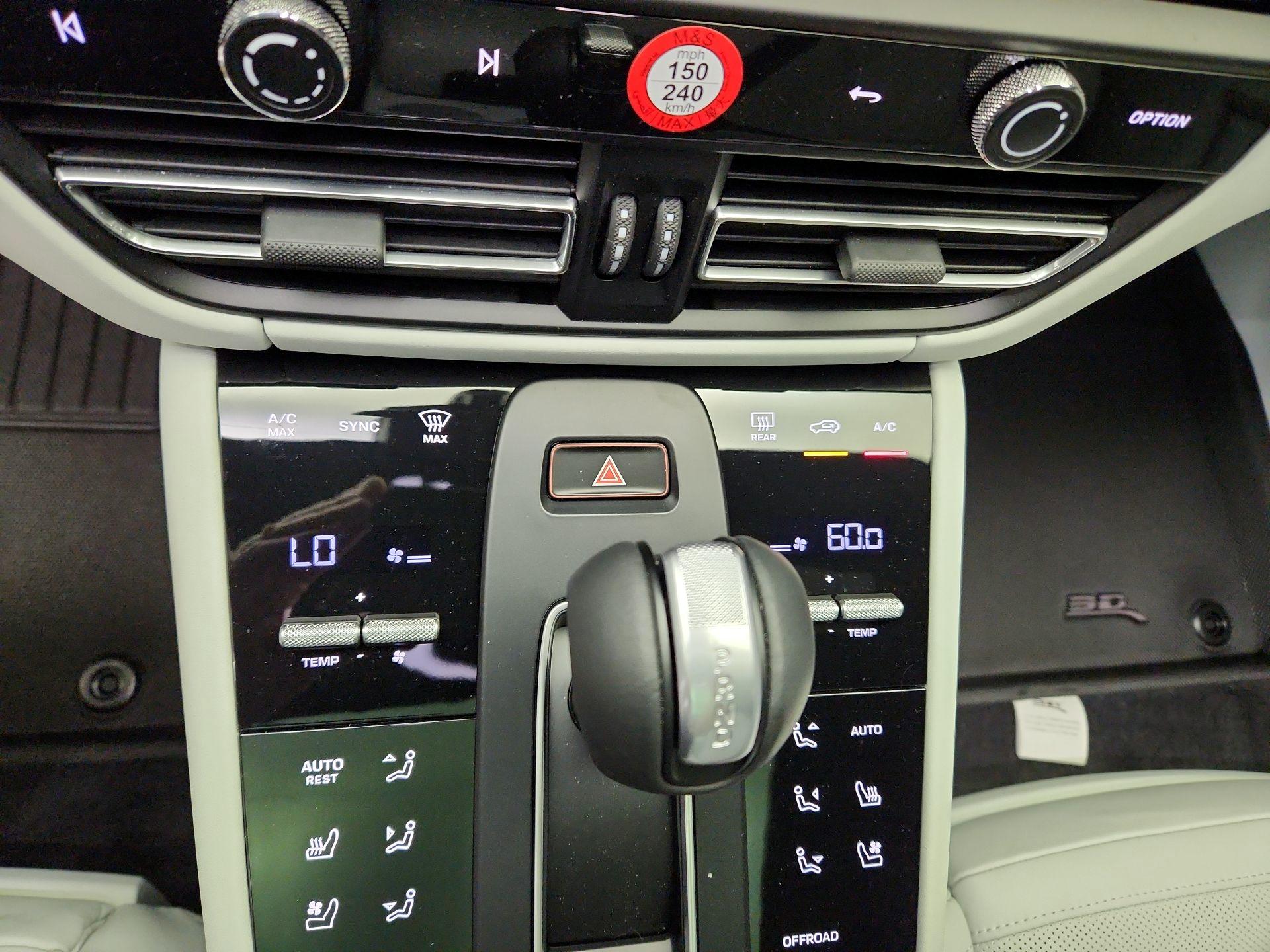 Thumbnail: 2024 Porsche Macan - 17