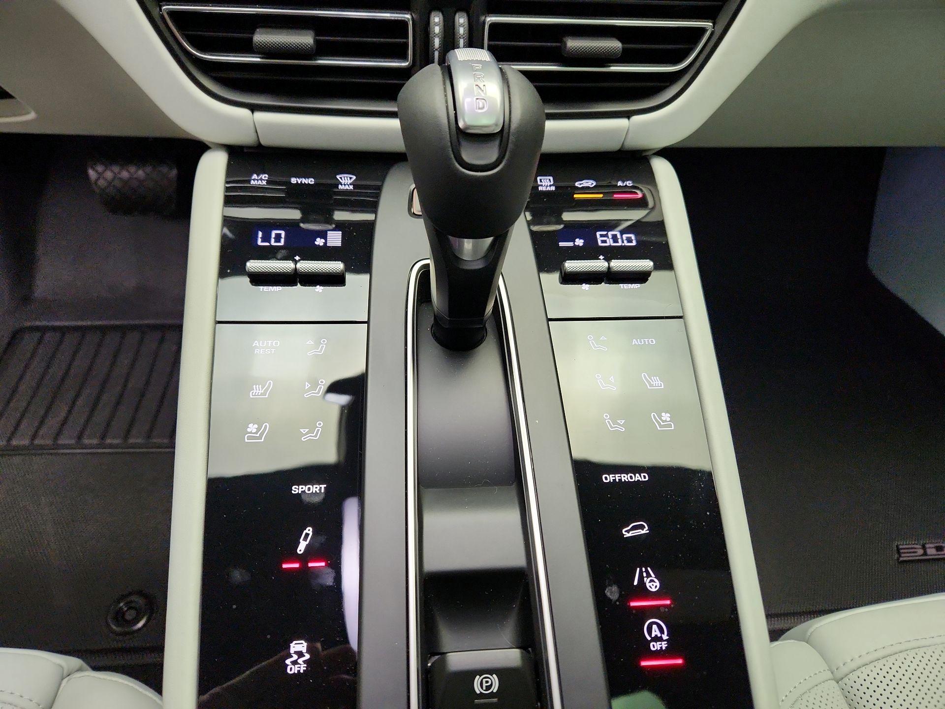 Thumbnail: 2024 Porsche Macan - 18