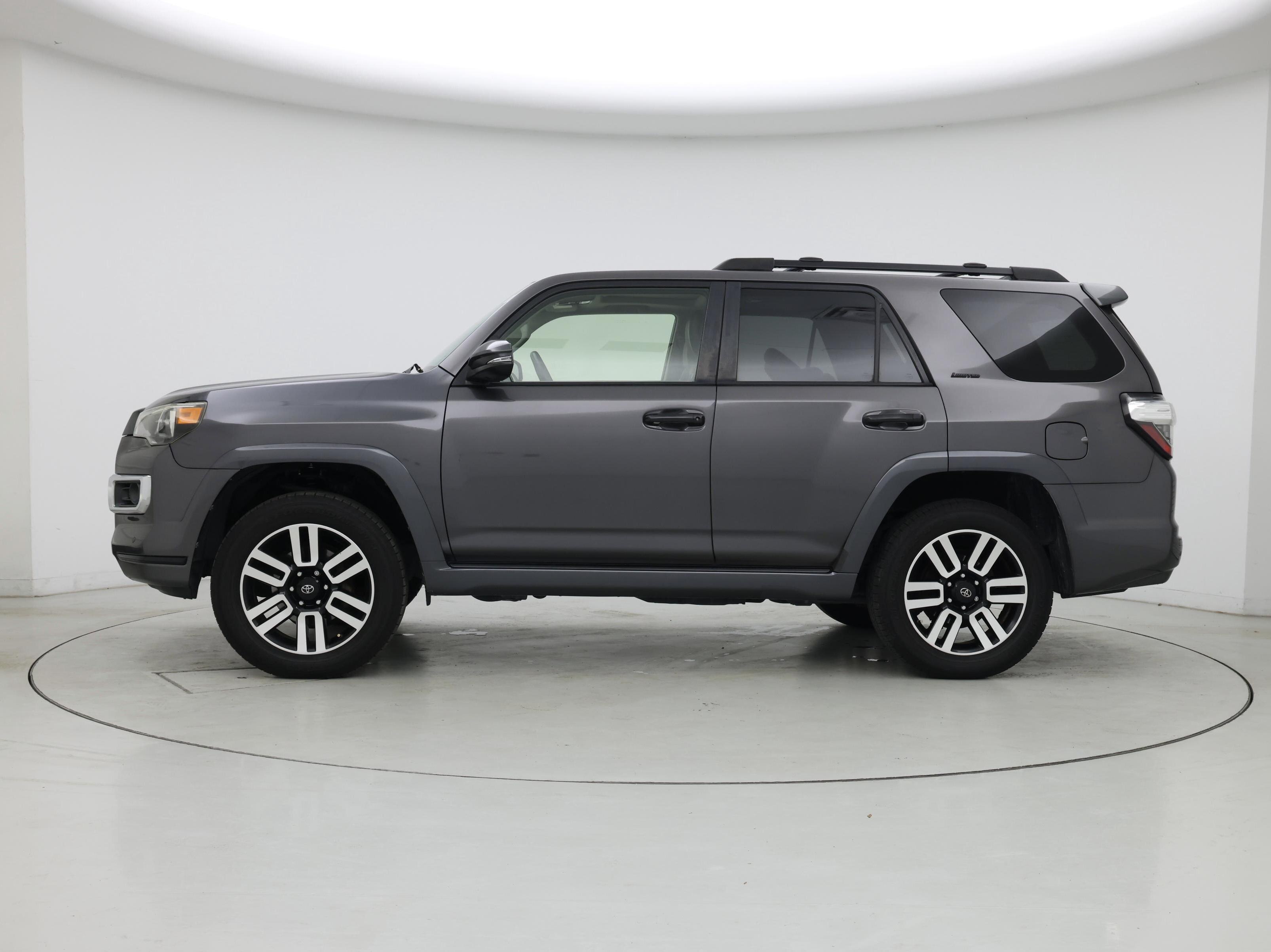 Thumbnail: 2018 Toyota 4Runner - 3