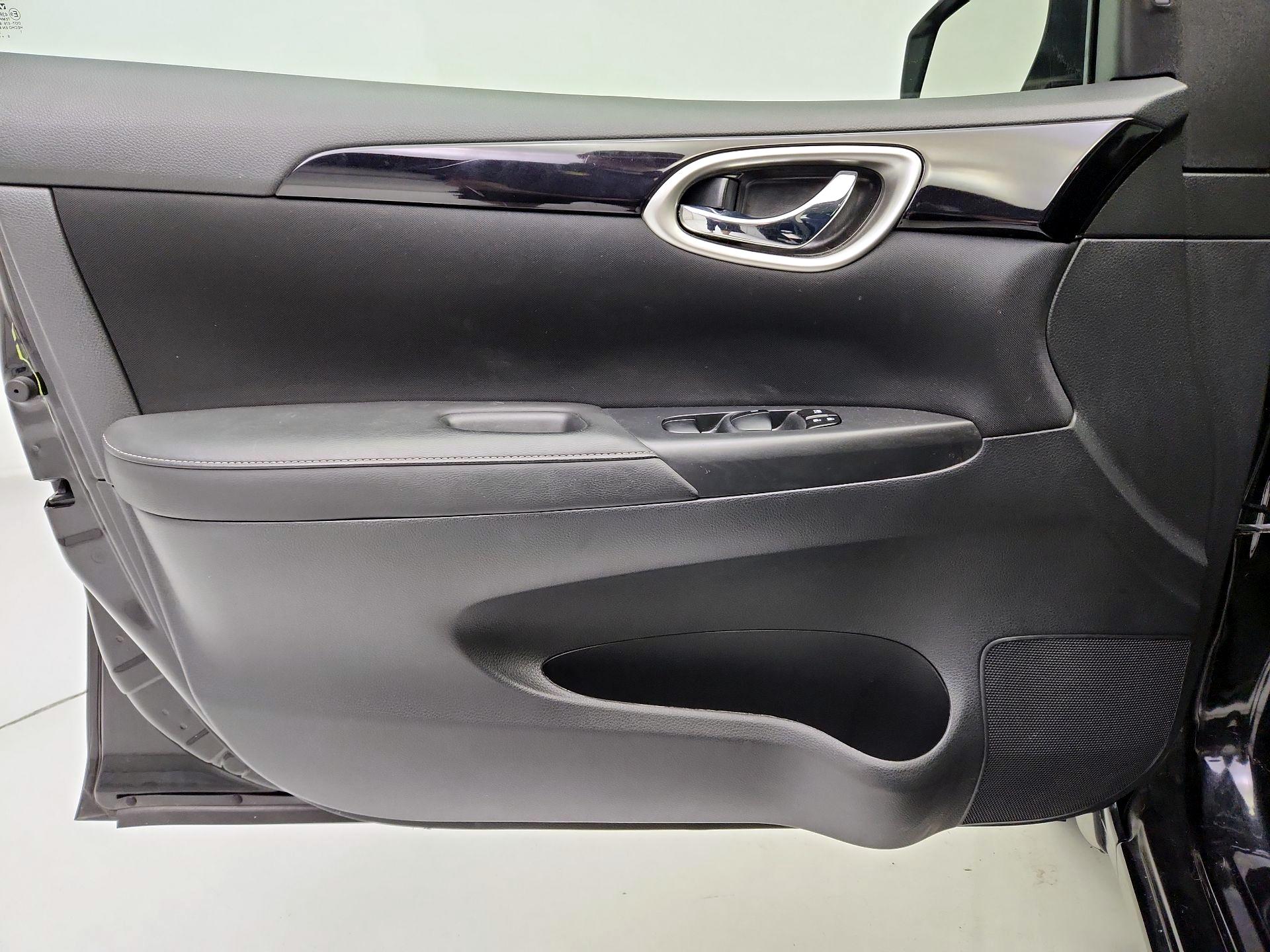 Thumbnail: 2017 Nissan Sentra - 12