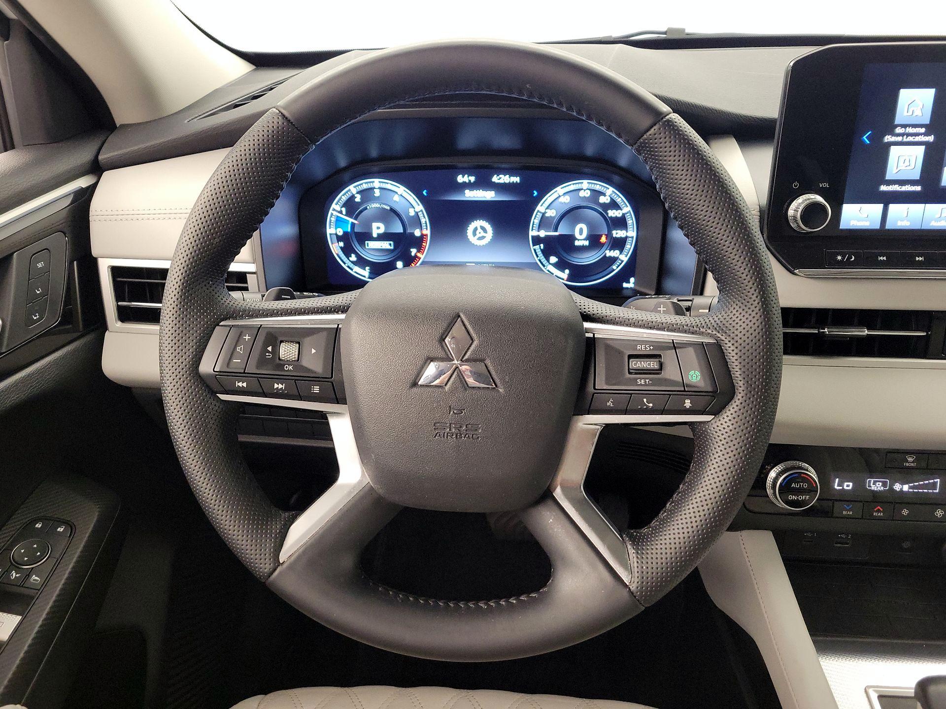 Thumbnail: 2024 Mitsubishi Outlander - 10