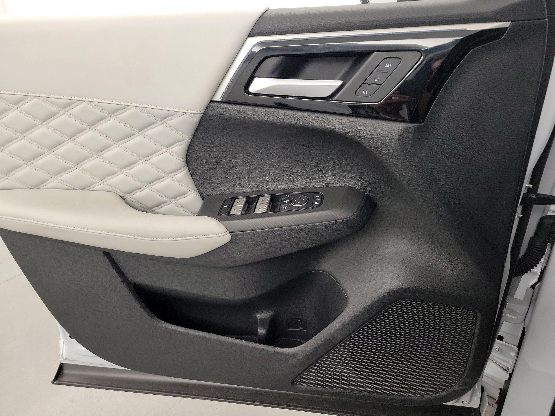 Thumbnail: 2024 Mitsubishi Outlander - 12