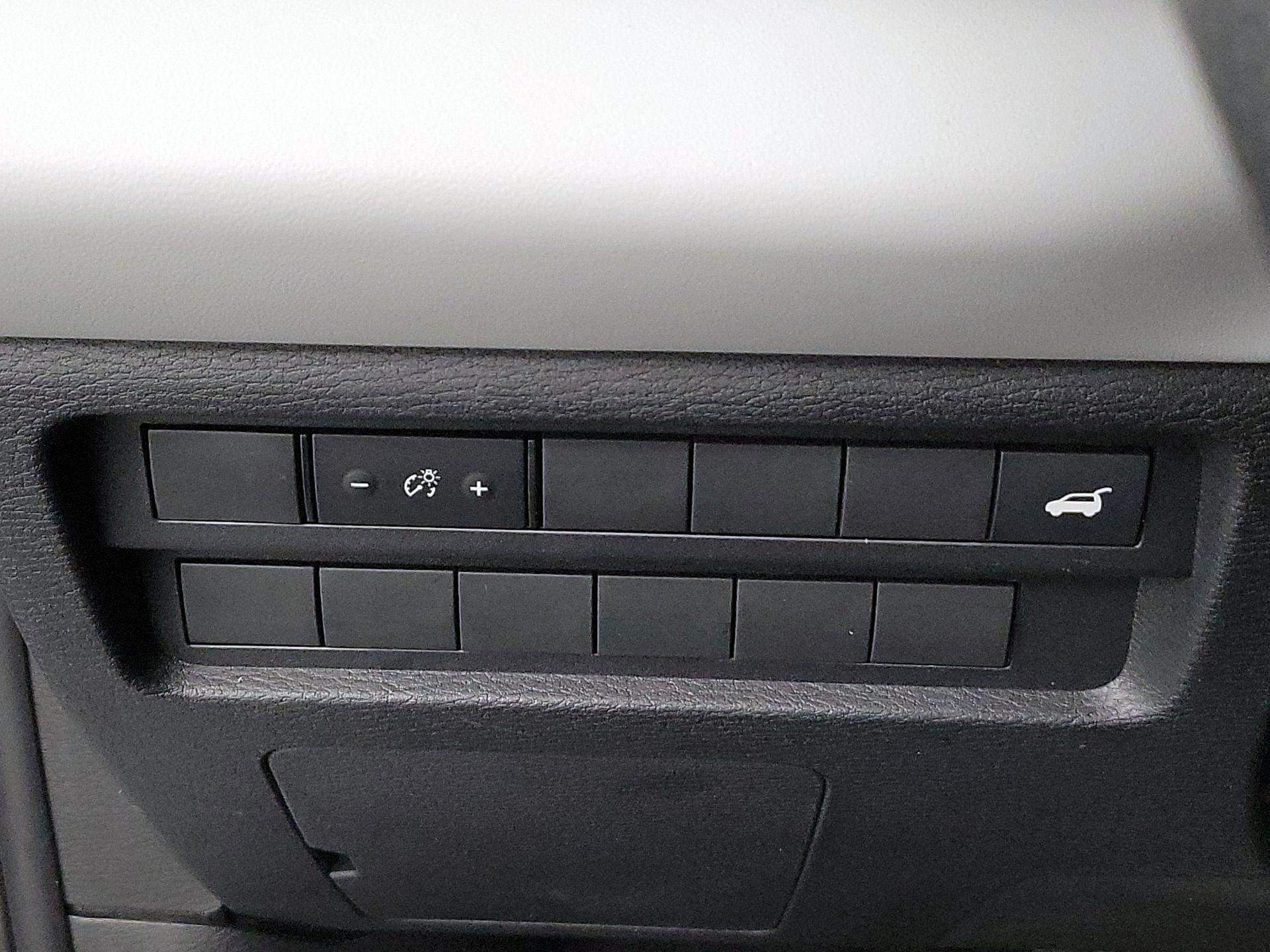 Thumbnail: 2024 Mitsubishi Outlander - 13