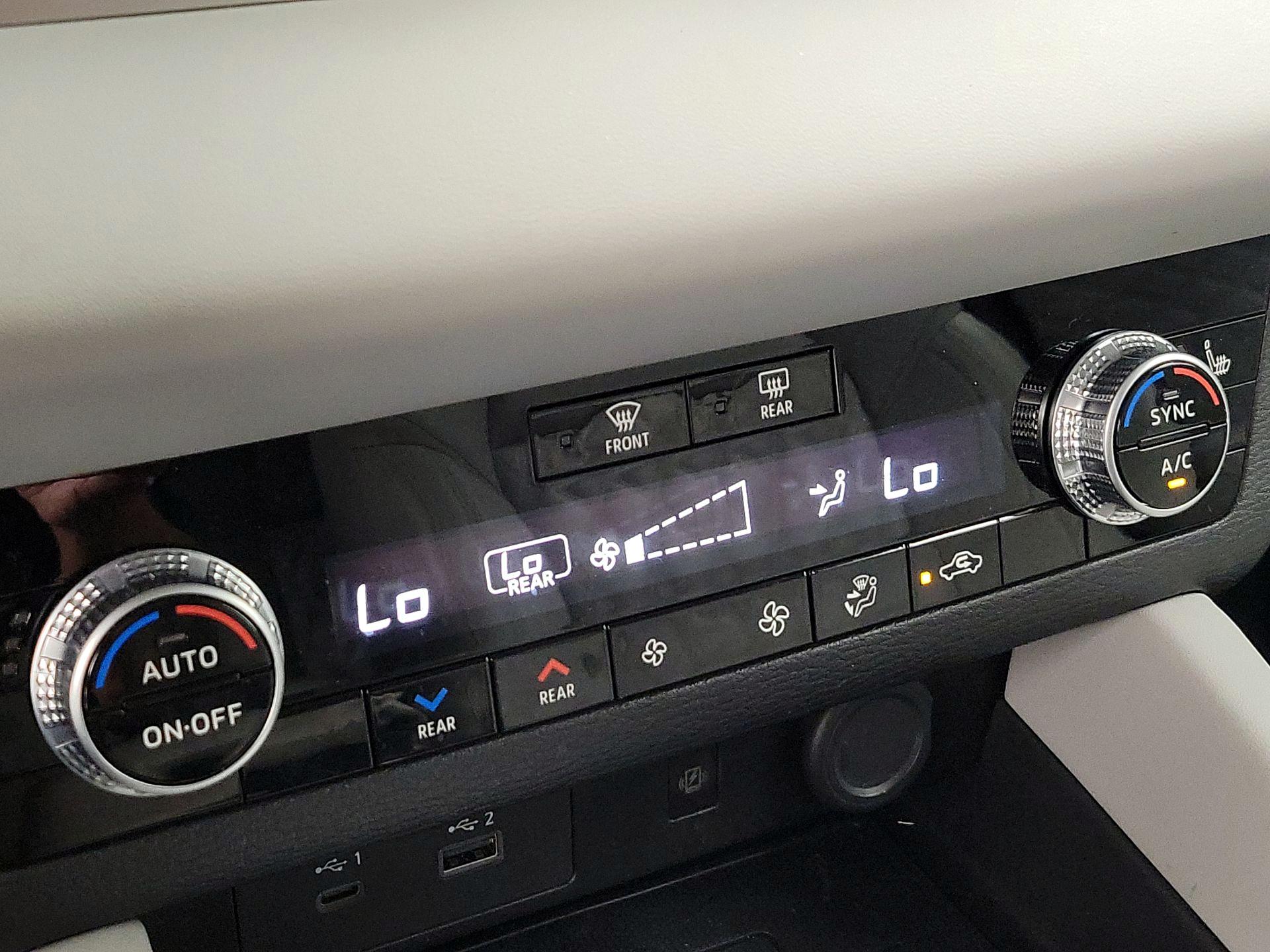 Thumbnail: 2024 Mitsubishi Outlander - 17