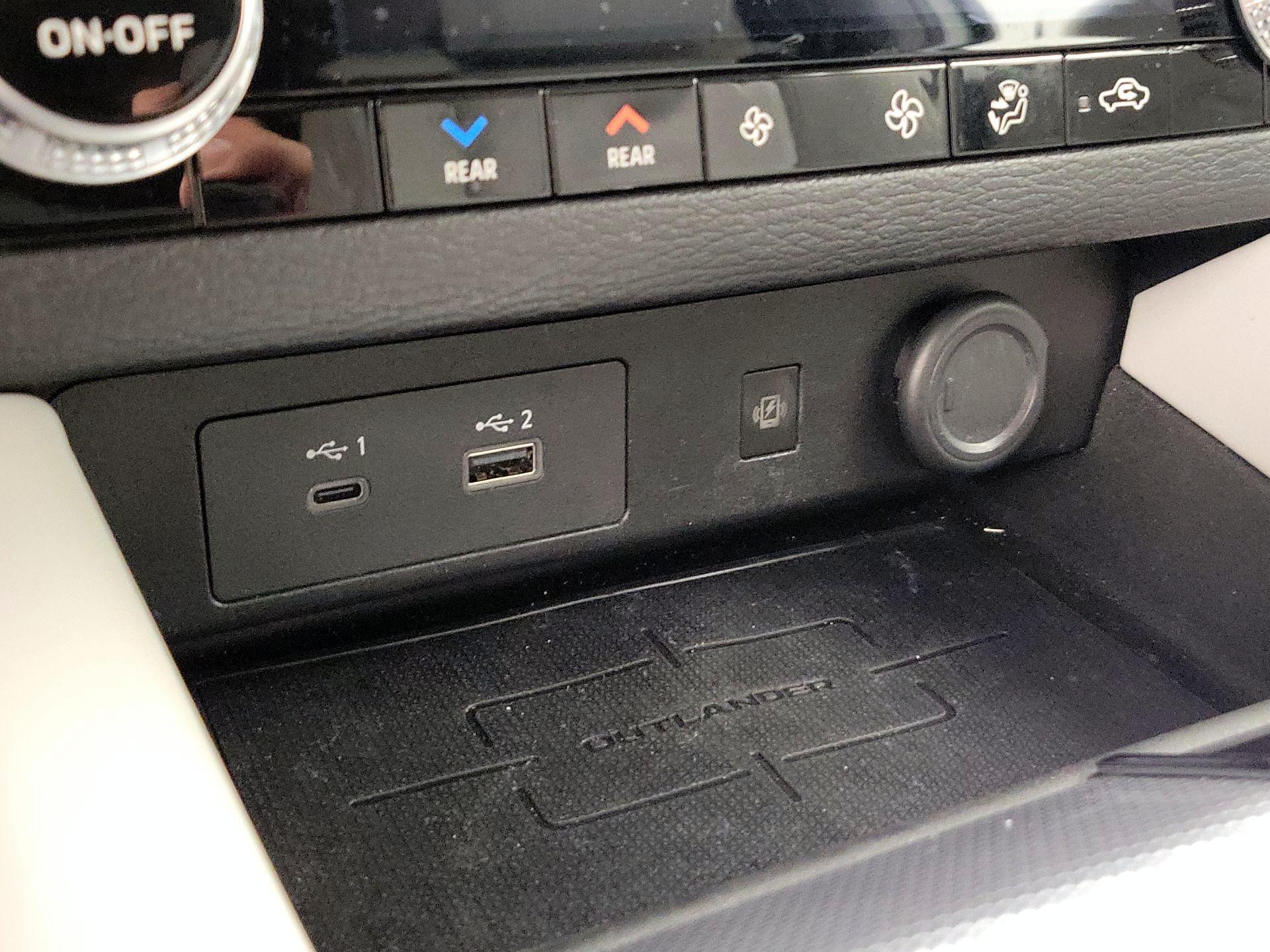 Thumbnail: 2024 Mitsubishi Outlander - 19