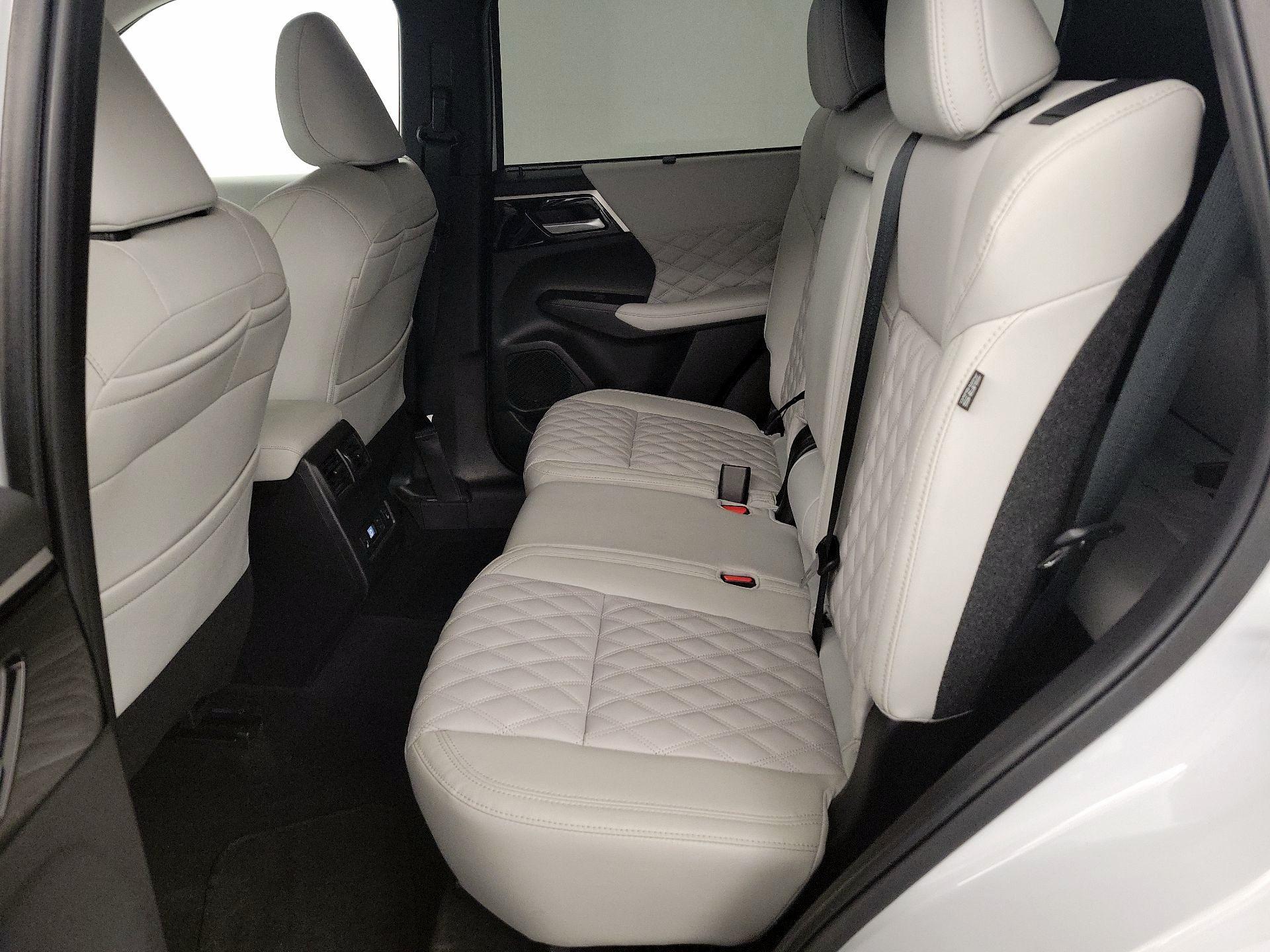 Thumbnail: 2024 Mitsubishi Outlander - 20