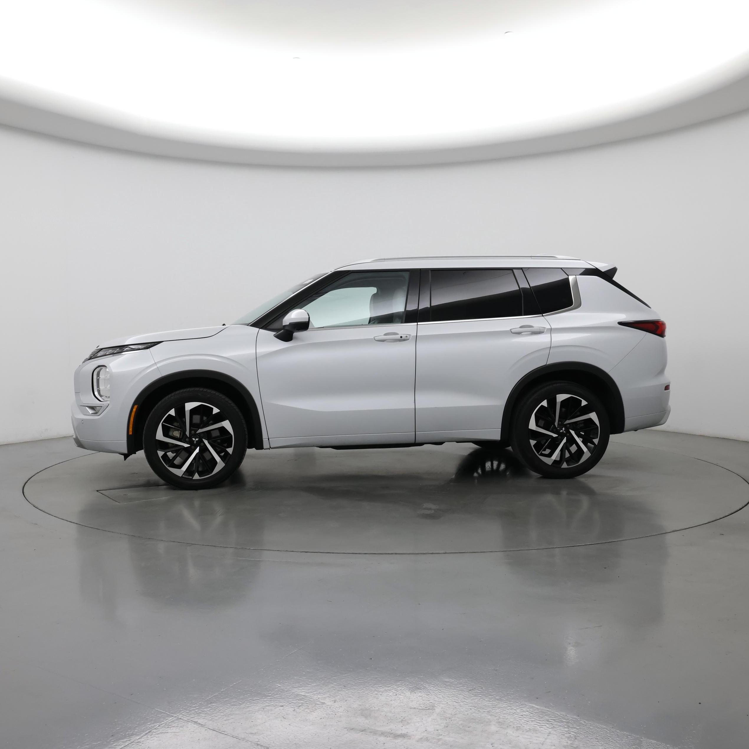 Thumbnail: 2024 Mitsubishi Outlander - 3