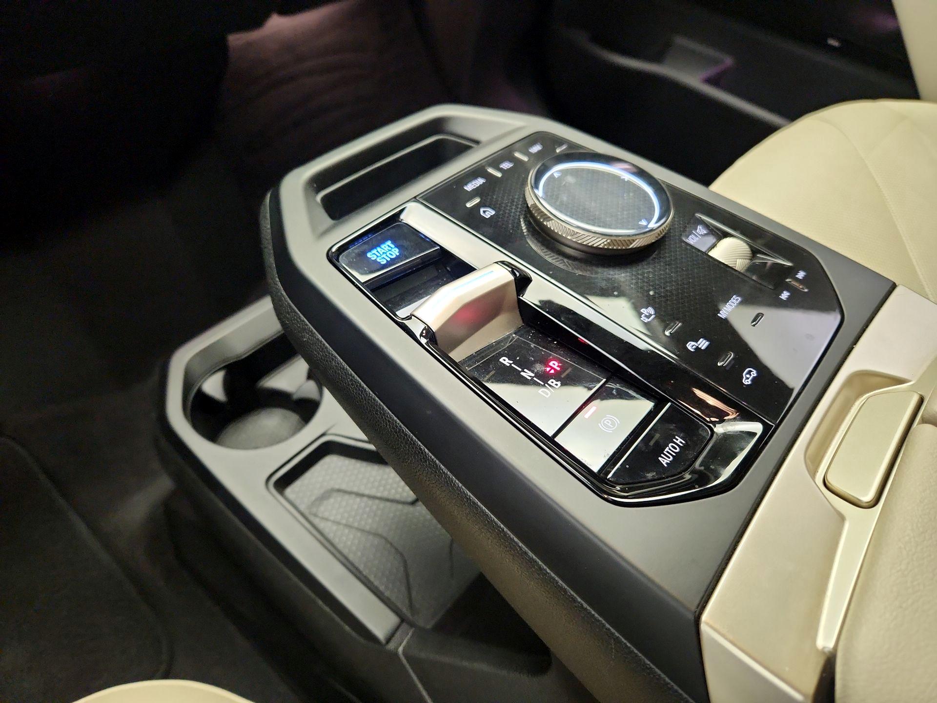 Thumbnail: 2022 BMW iX - 18