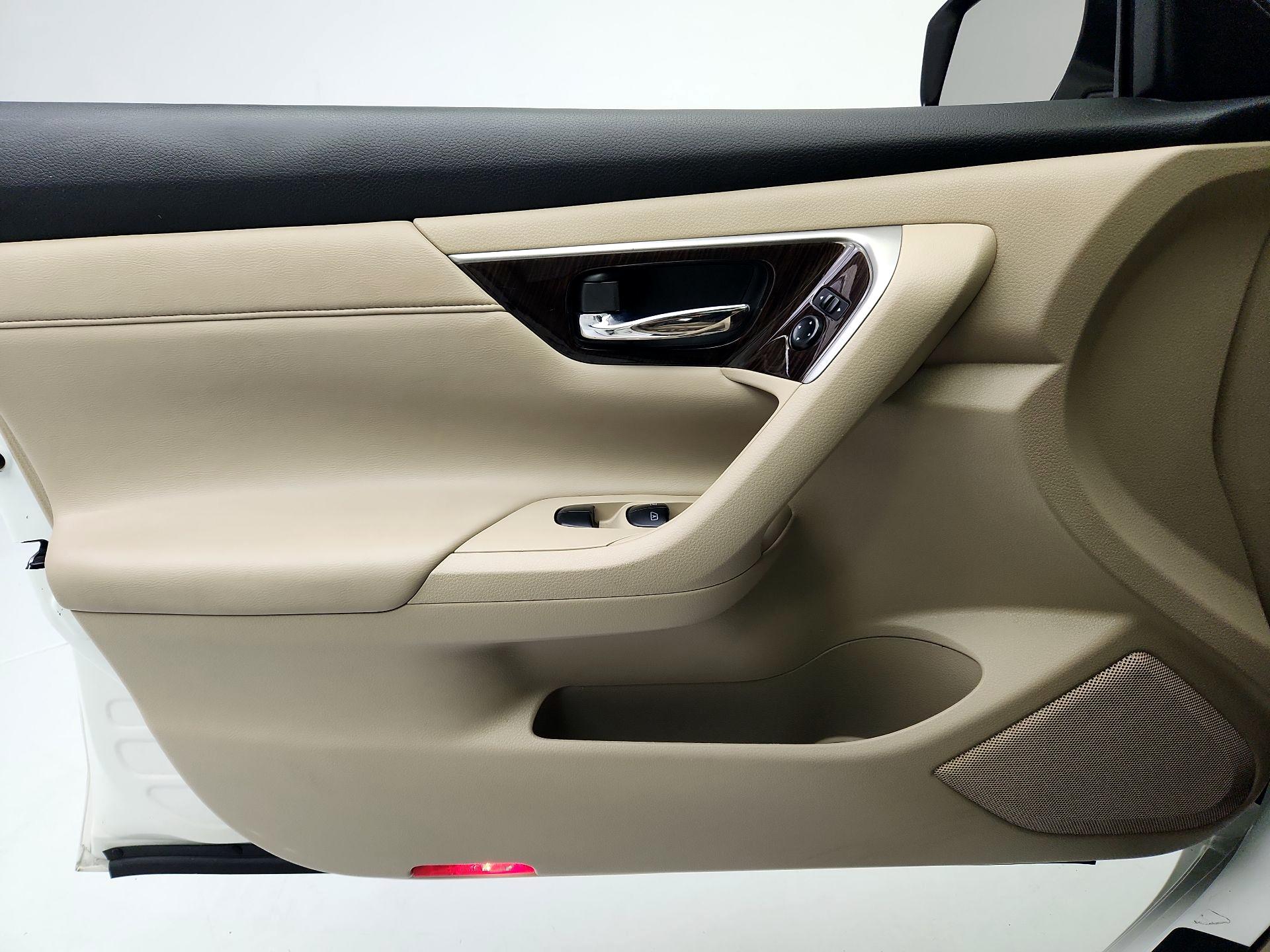 Thumbnail: 2014 Nissan Altima - 12