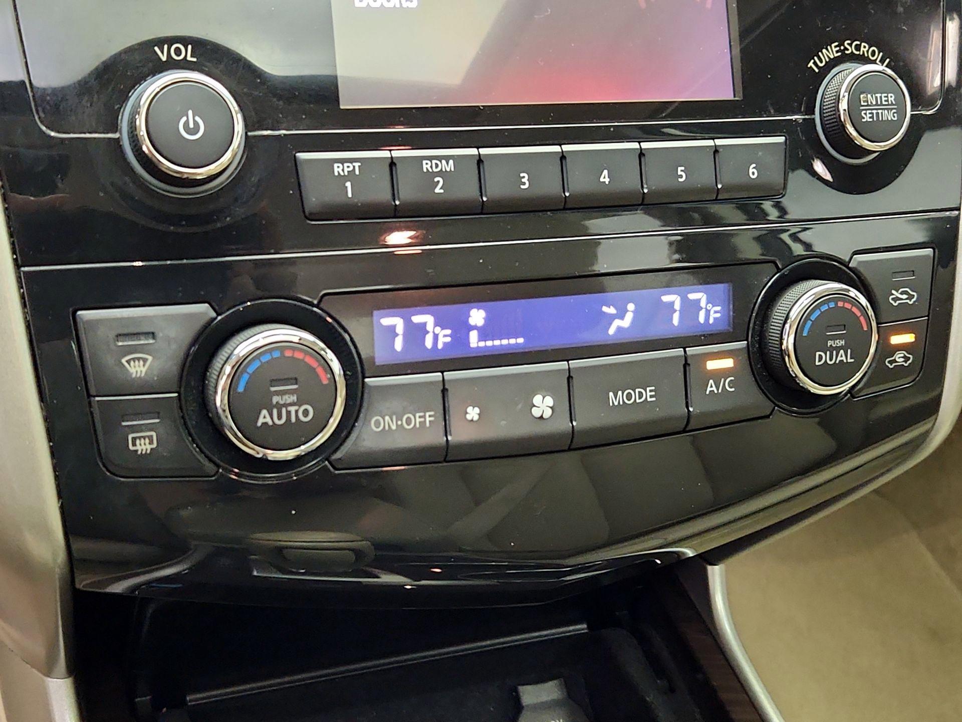 Thumbnail: 2014 Nissan Altima - 16