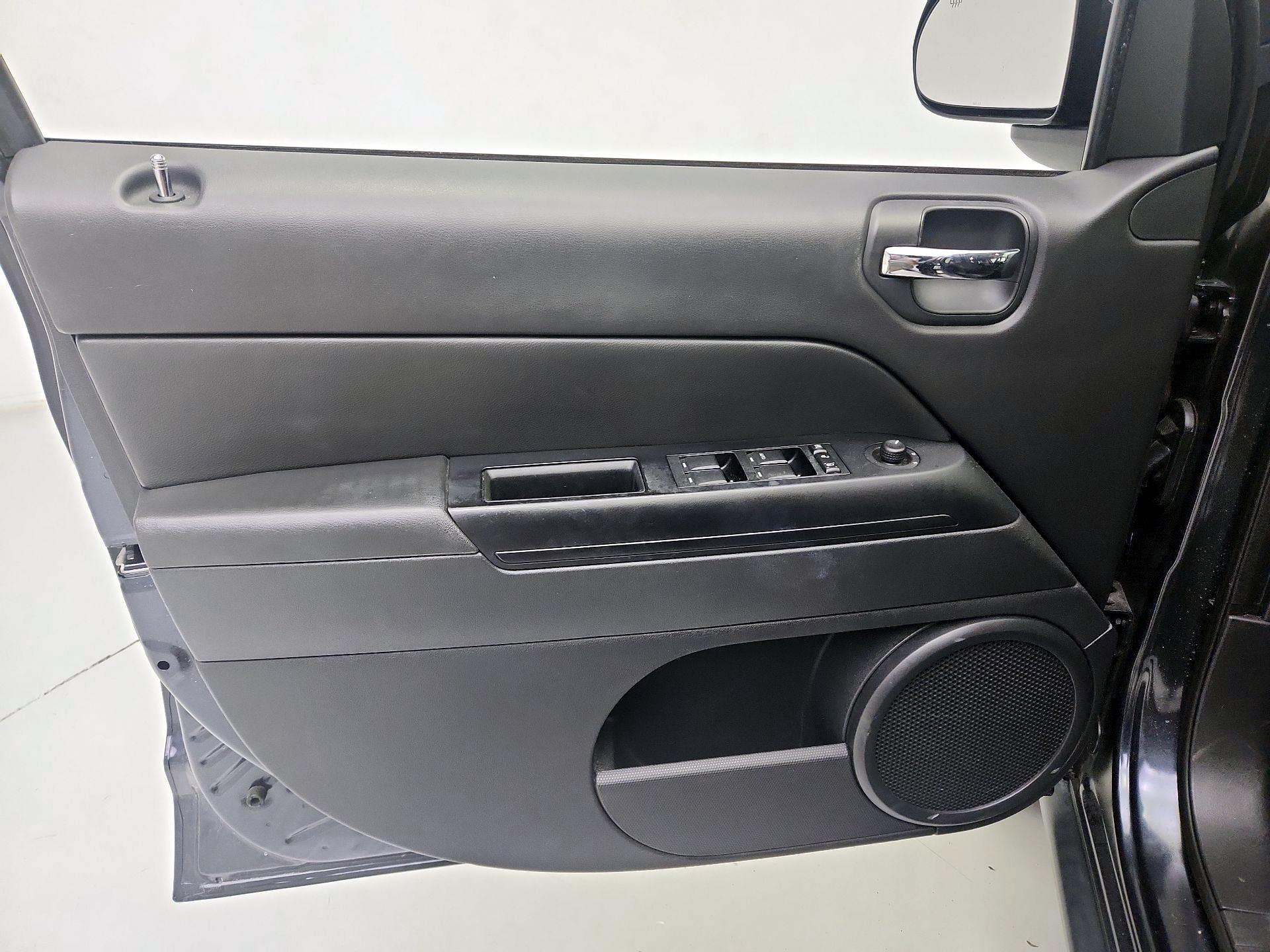 Thumbnail: 2014 Jeep Compass - 12