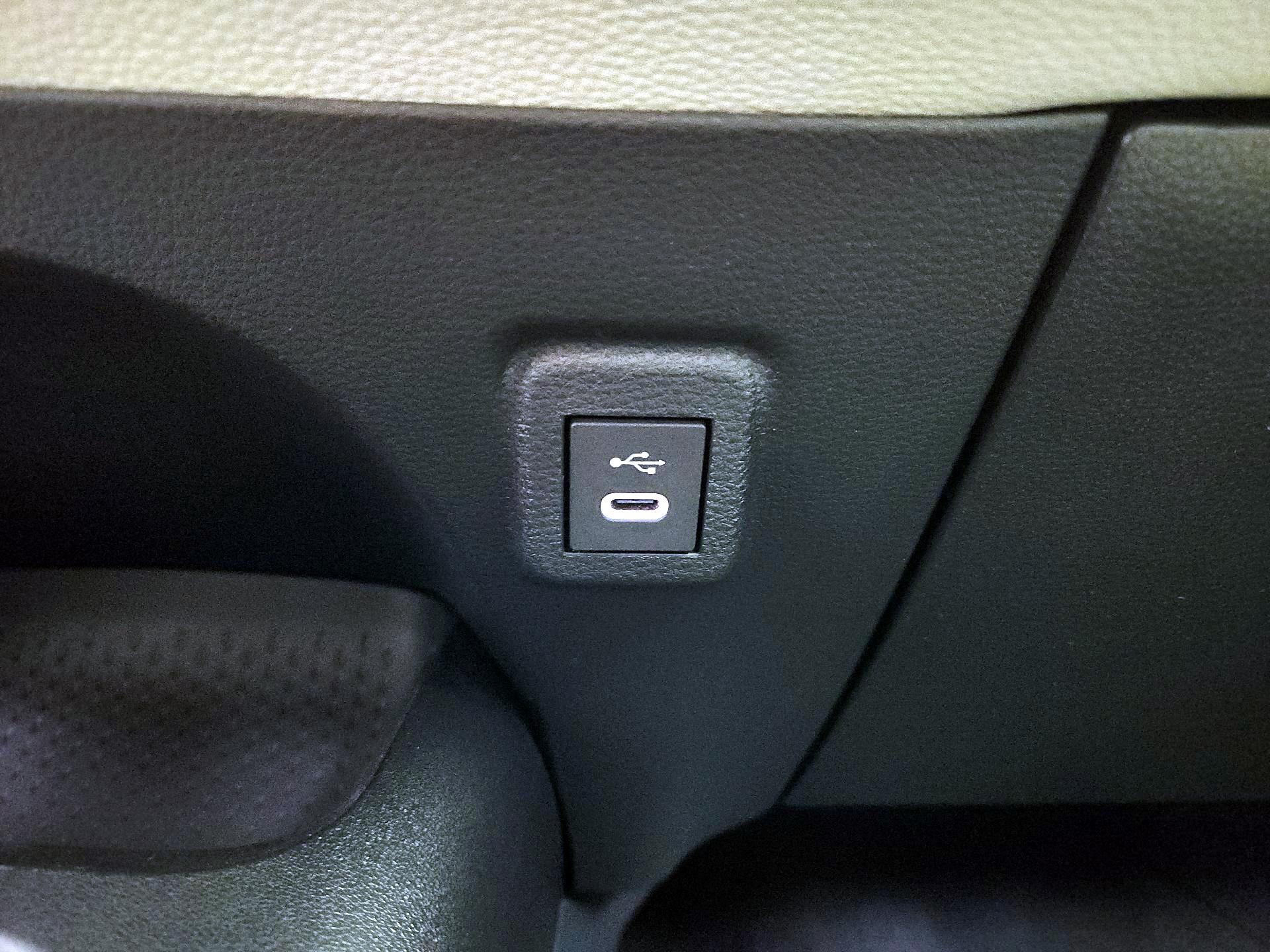 Thumbnail: 2025 Toyota Corolla - 18