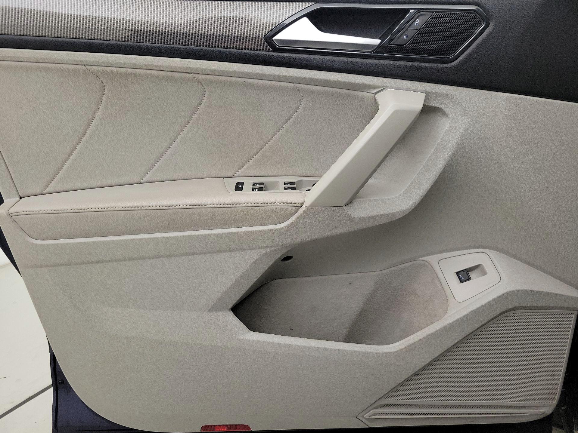 Thumbnail: 2022 Volkswagen Tiguan - 12