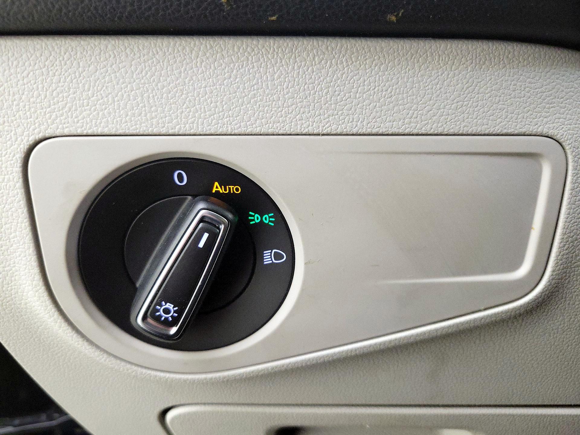 Thumbnail: 2022 Volkswagen Tiguan - 13