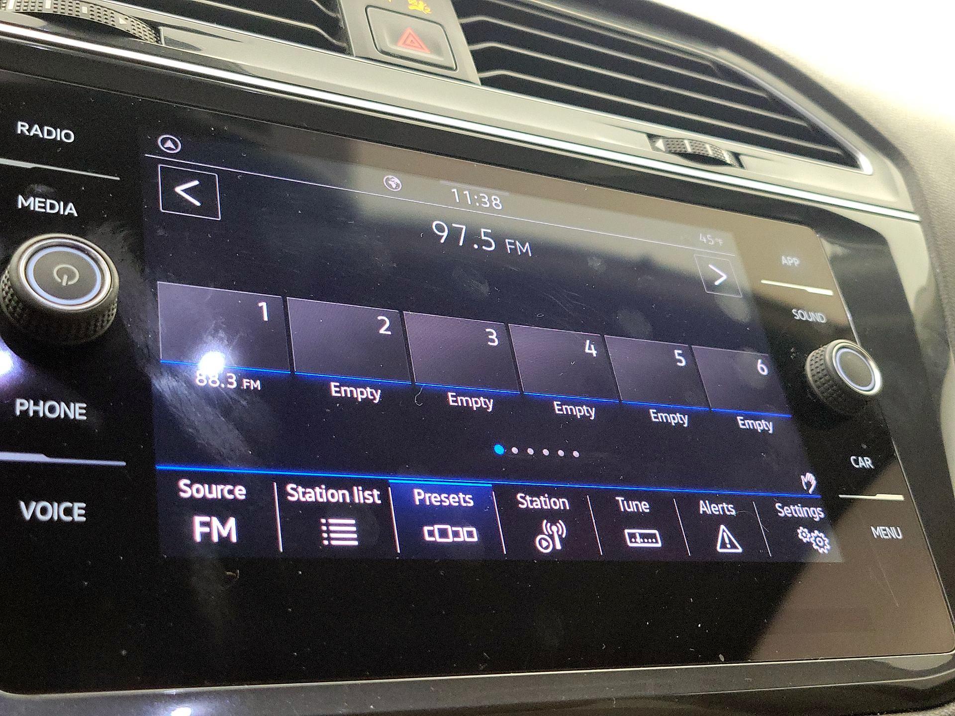 Thumbnail: 2022 Volkswagen Tiguan - 15