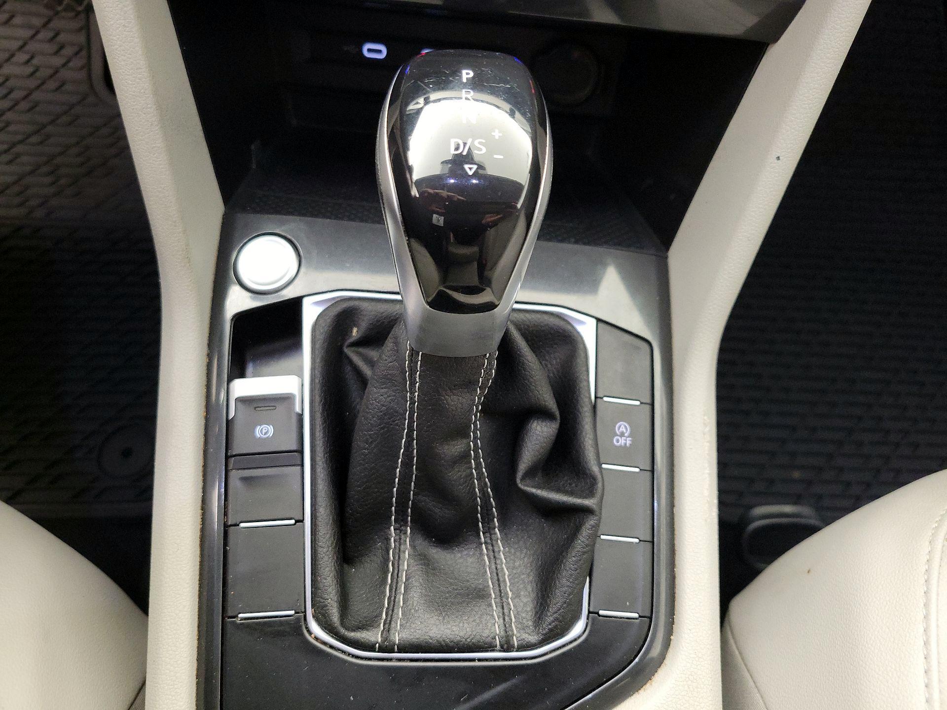 Thumbnail: 2022 Volkswagen Tiguan - 17