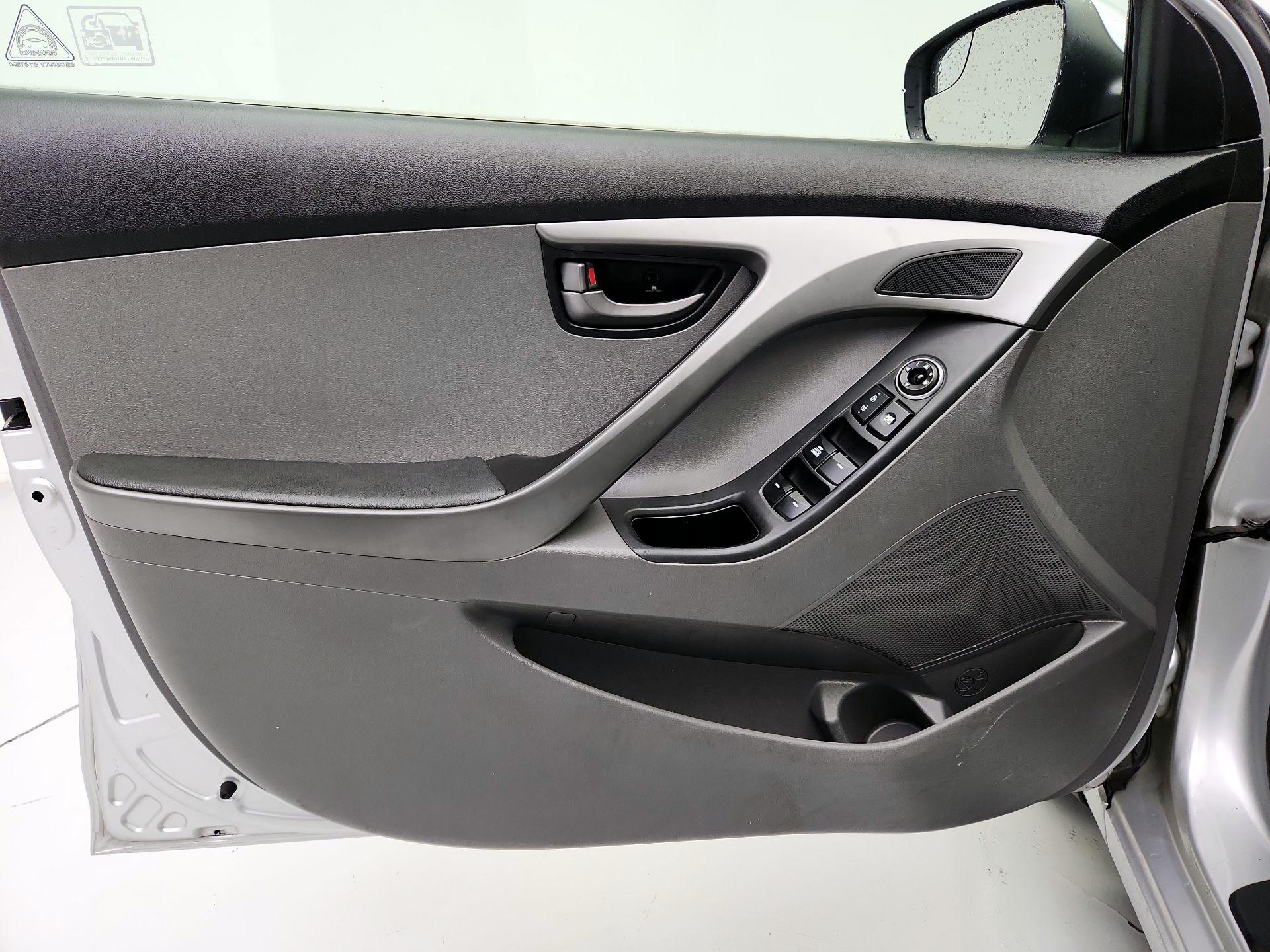 Thumbnail: 2015 Hyundai Elantra - 12